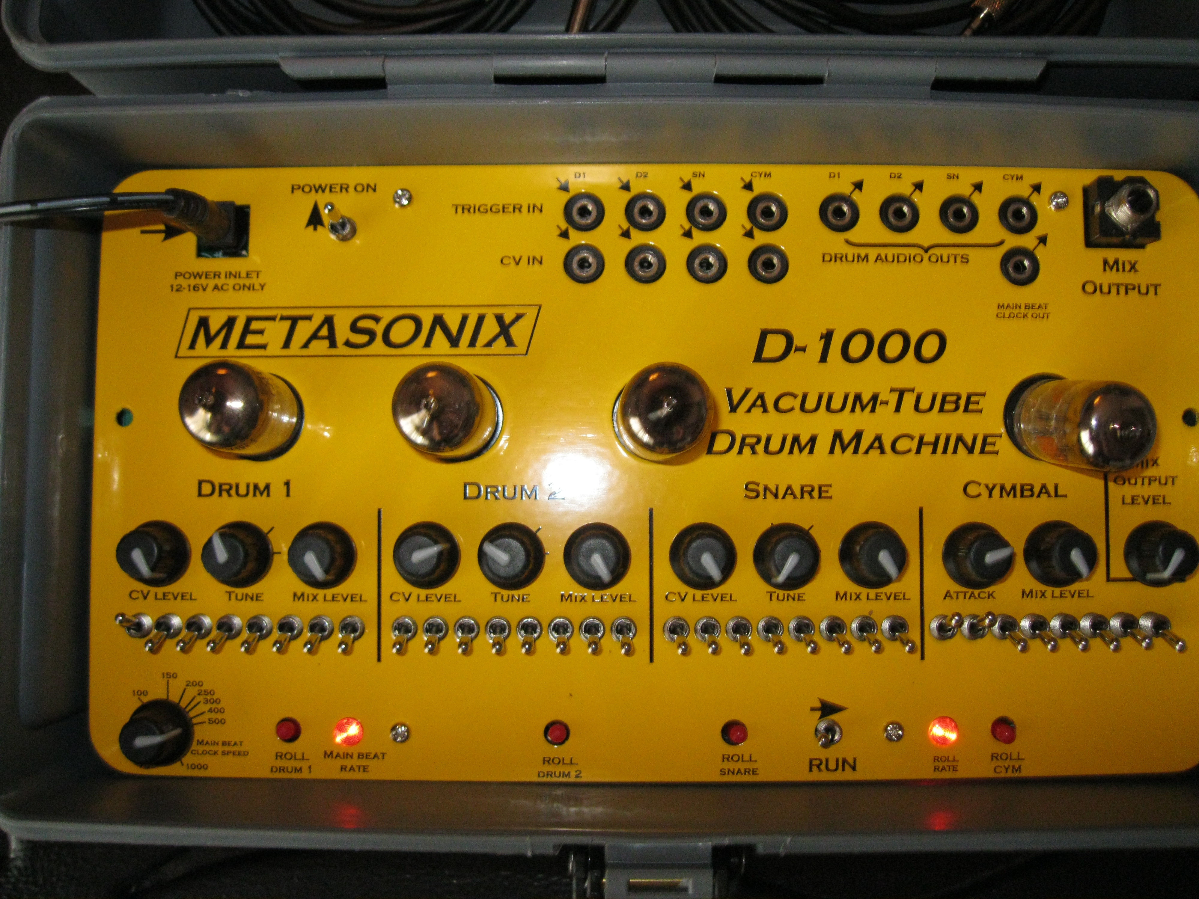 D1000 Vacuum Tube Drum Machine Metasonix Audiofanzine