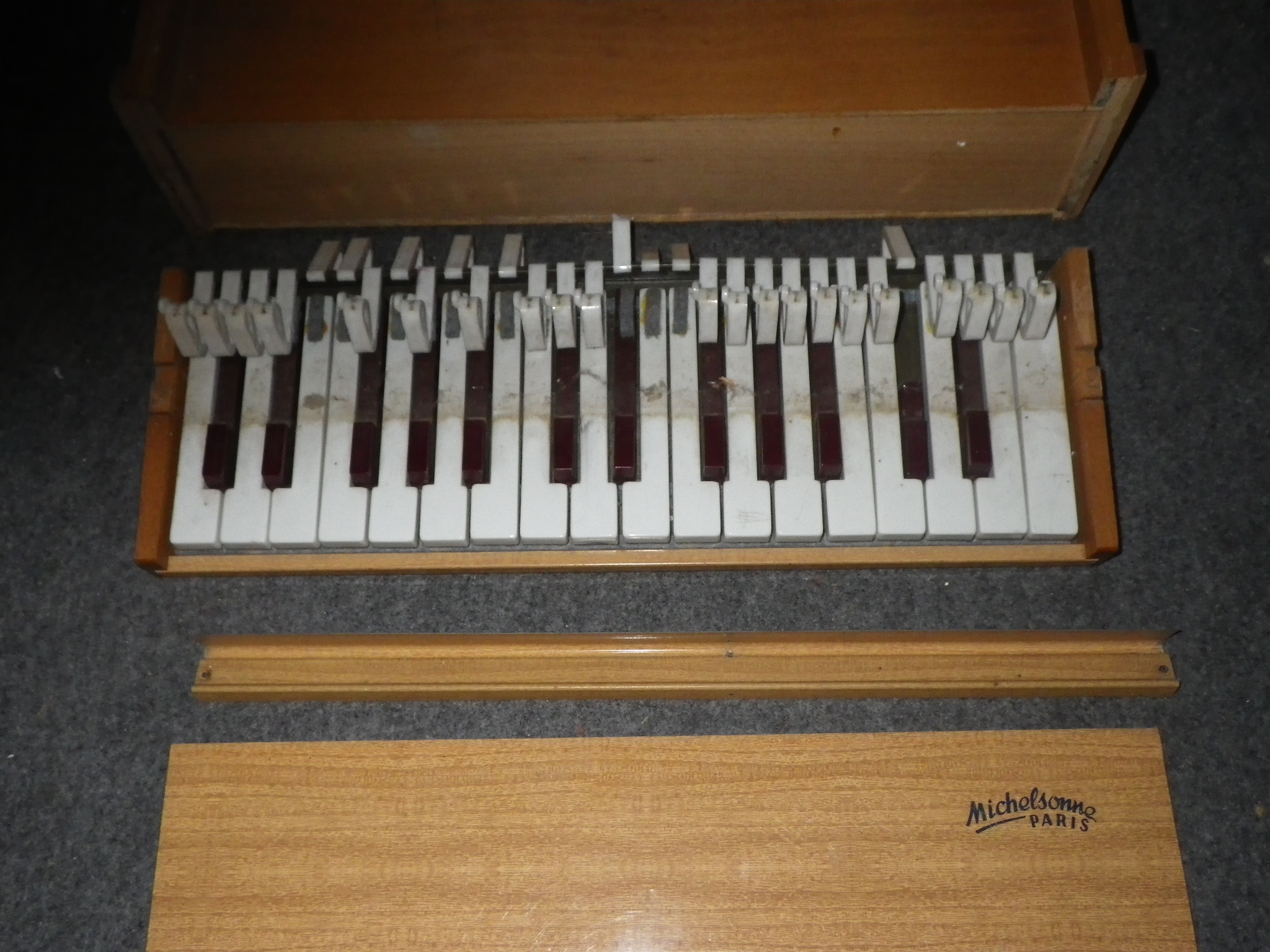 michelsonne-paris-toy-piano-30-keys-2504689.jpg