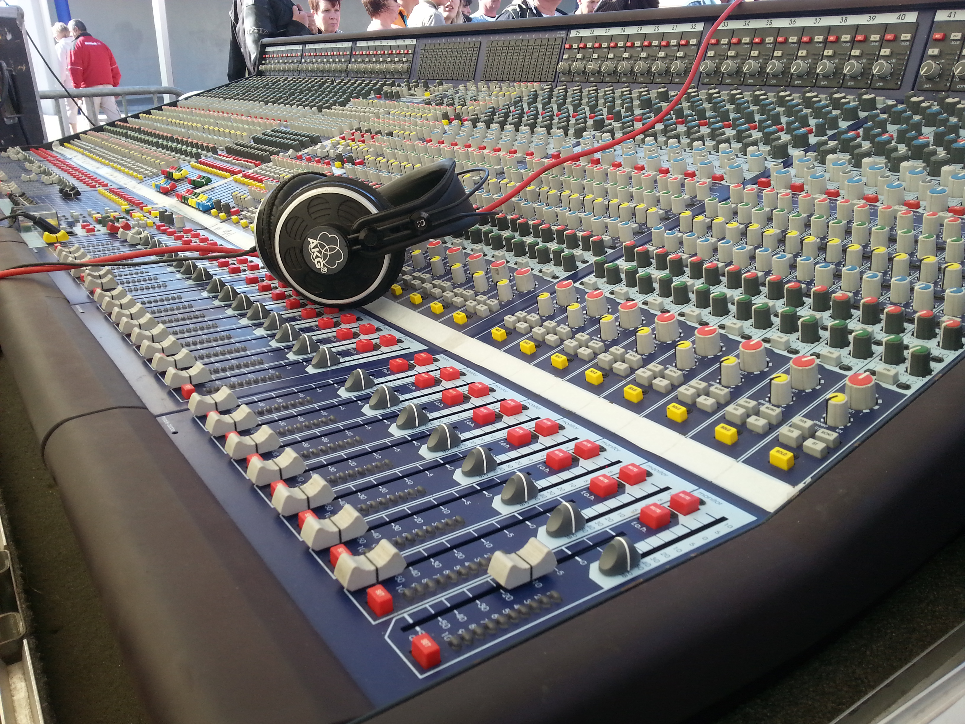 LEGEND 300044 TOURING Midas Legend 300044 Touring Audiofanzine