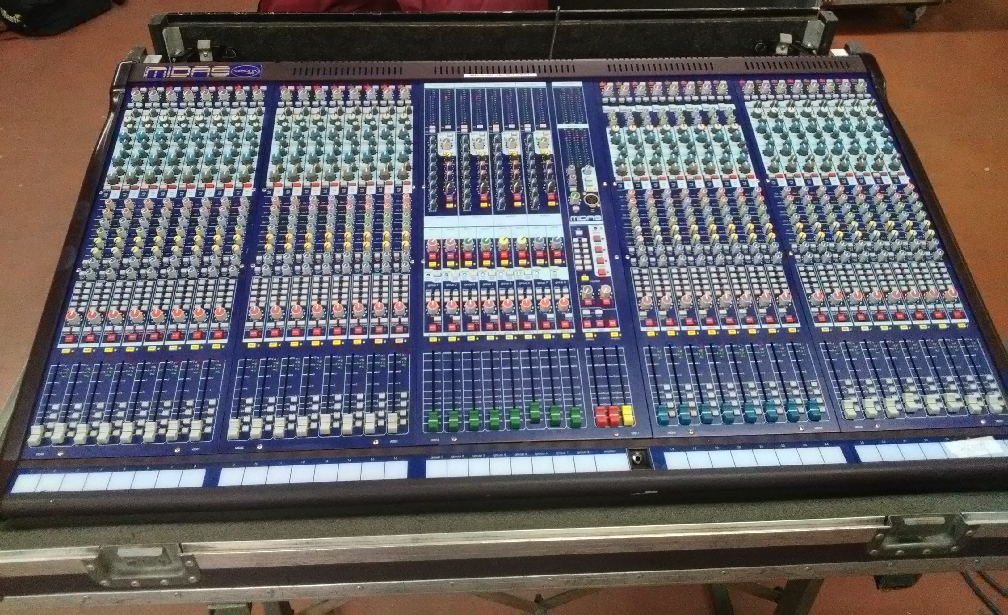 Console Midas Verona 32 (Centre) Audiofanzine