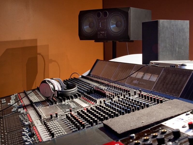 table de mixage studio professionnel