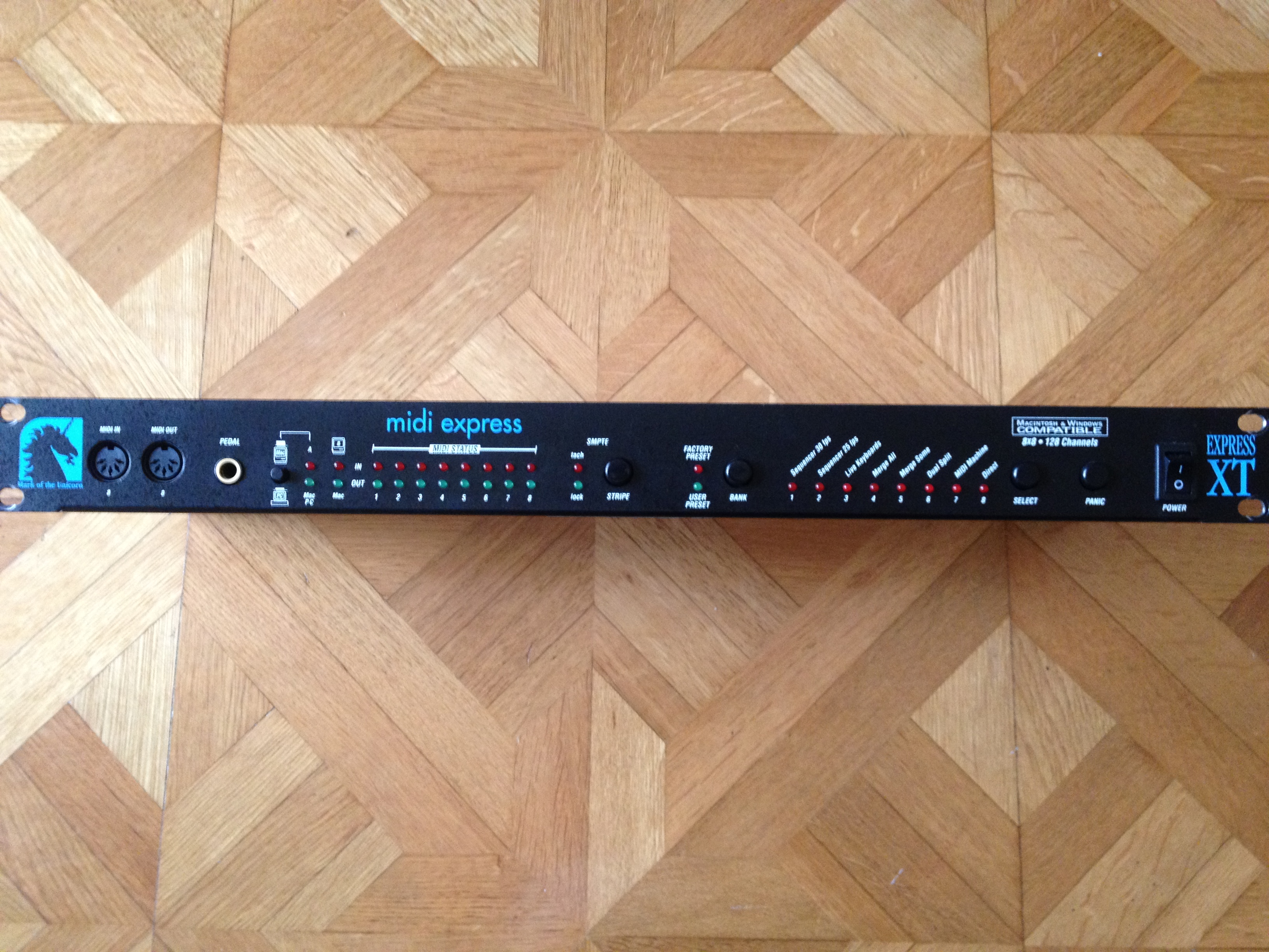 Photo MOTU Midi Express XT MOTU MOTU MIDI Express XT 8x8 MIDI