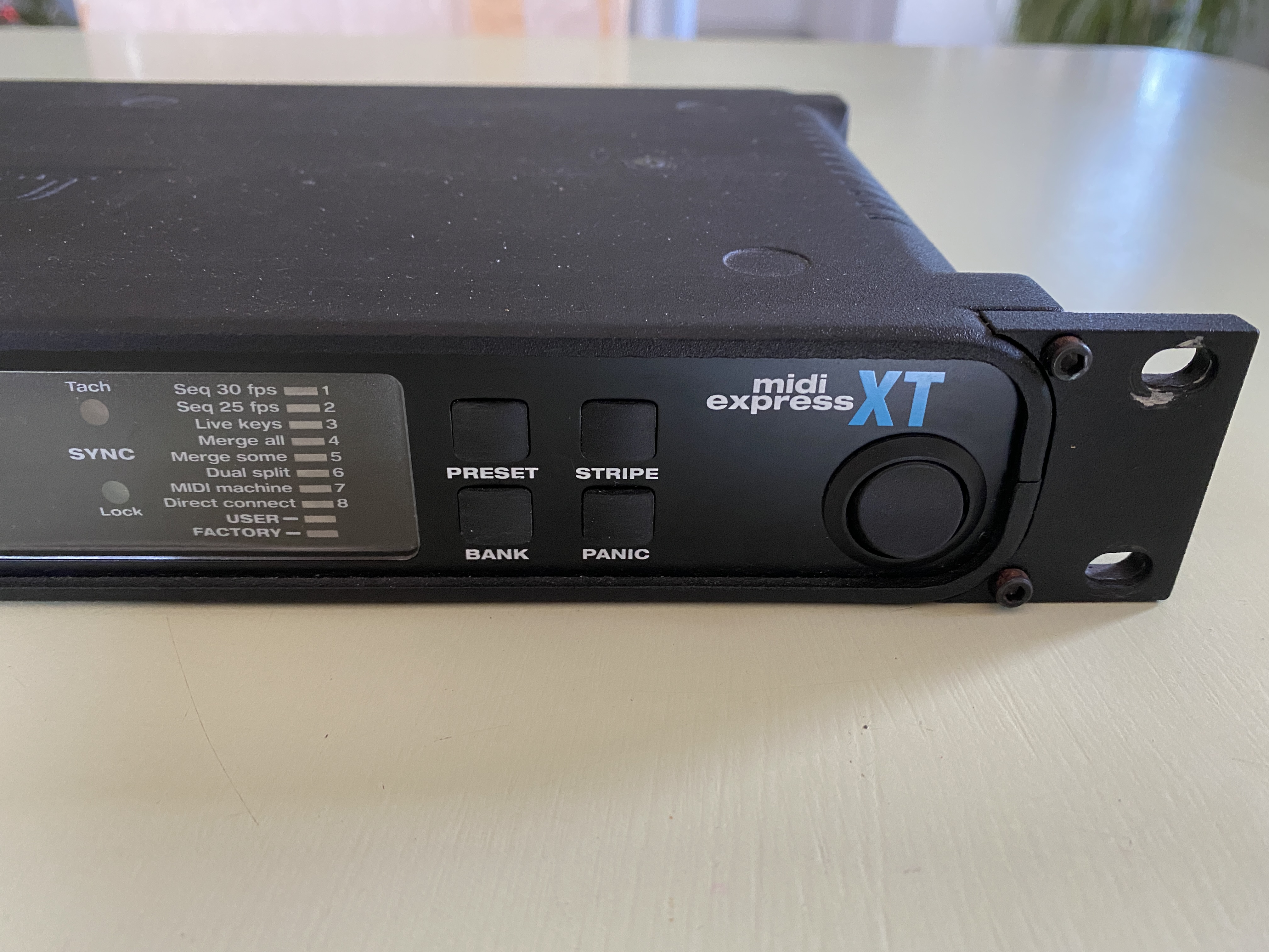 Midi Express XT USB - MOTU Midi Express XT USB - Audiofanzine