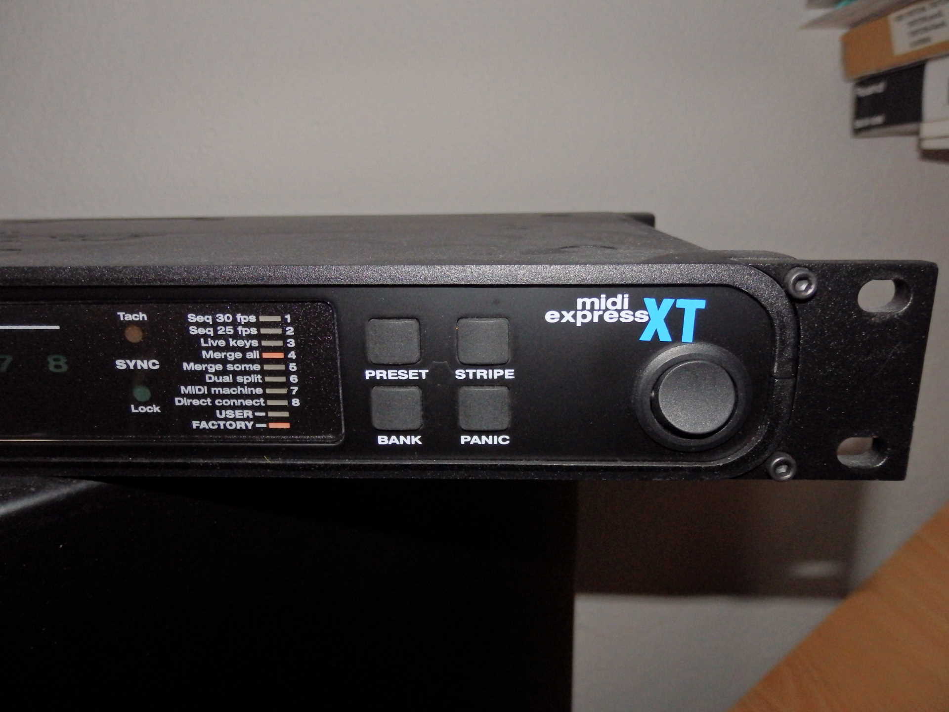 Photo MOTU Midi Express XT USB MOTU Midi Express XT USB (52412