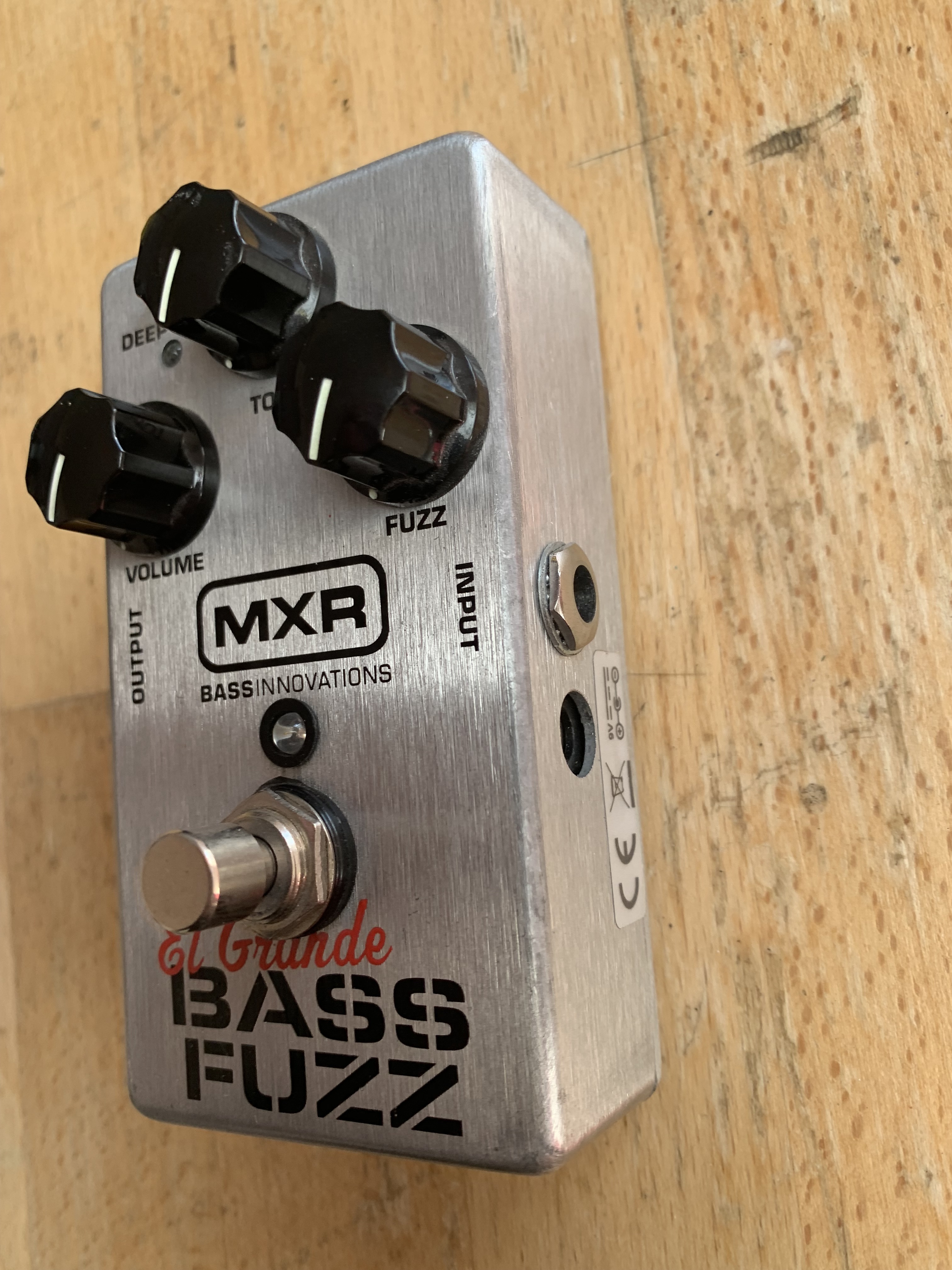 M182 El Grande Bass Fuzz - MXR M182 El Grande Bass Fuzz - Audiofanzine