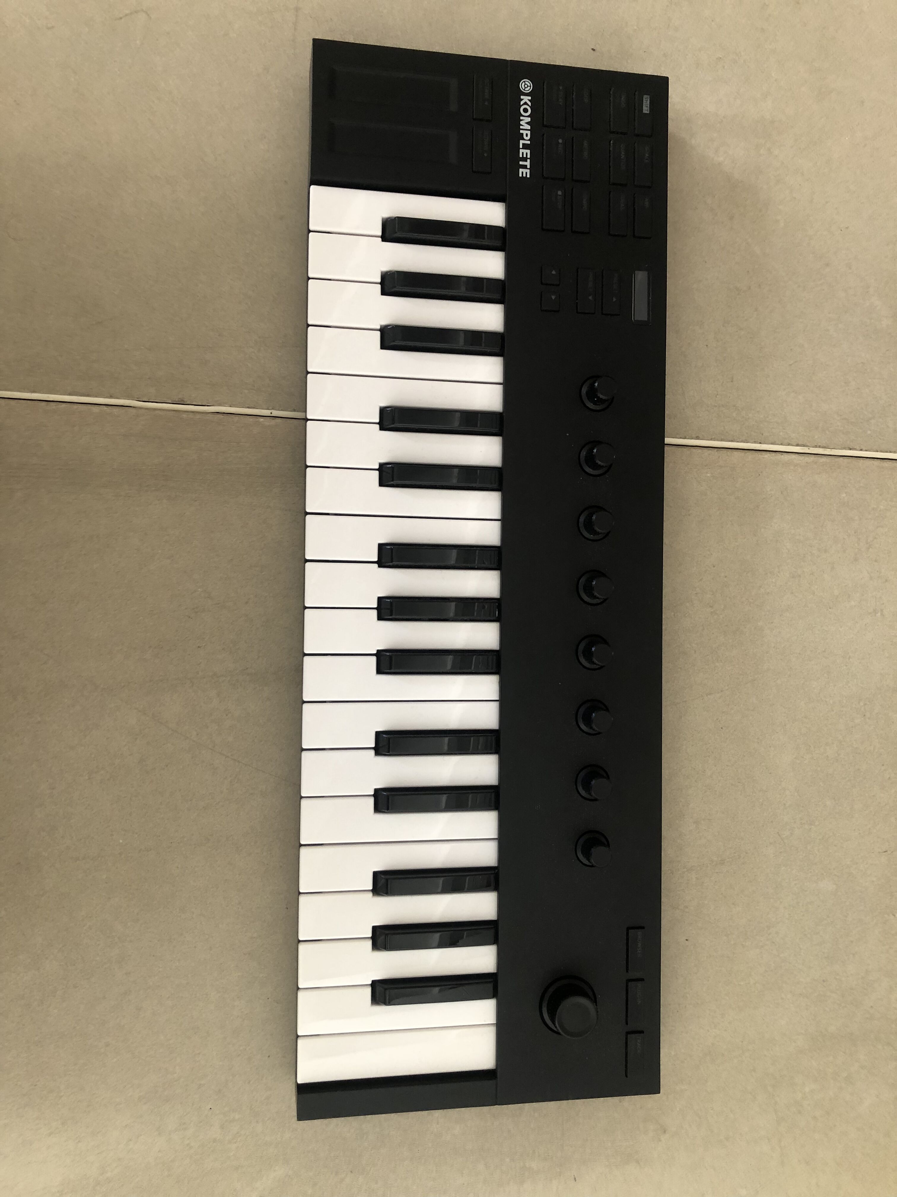 Komplete Kontrol M32 - Native Instruments Komplete Kontrol