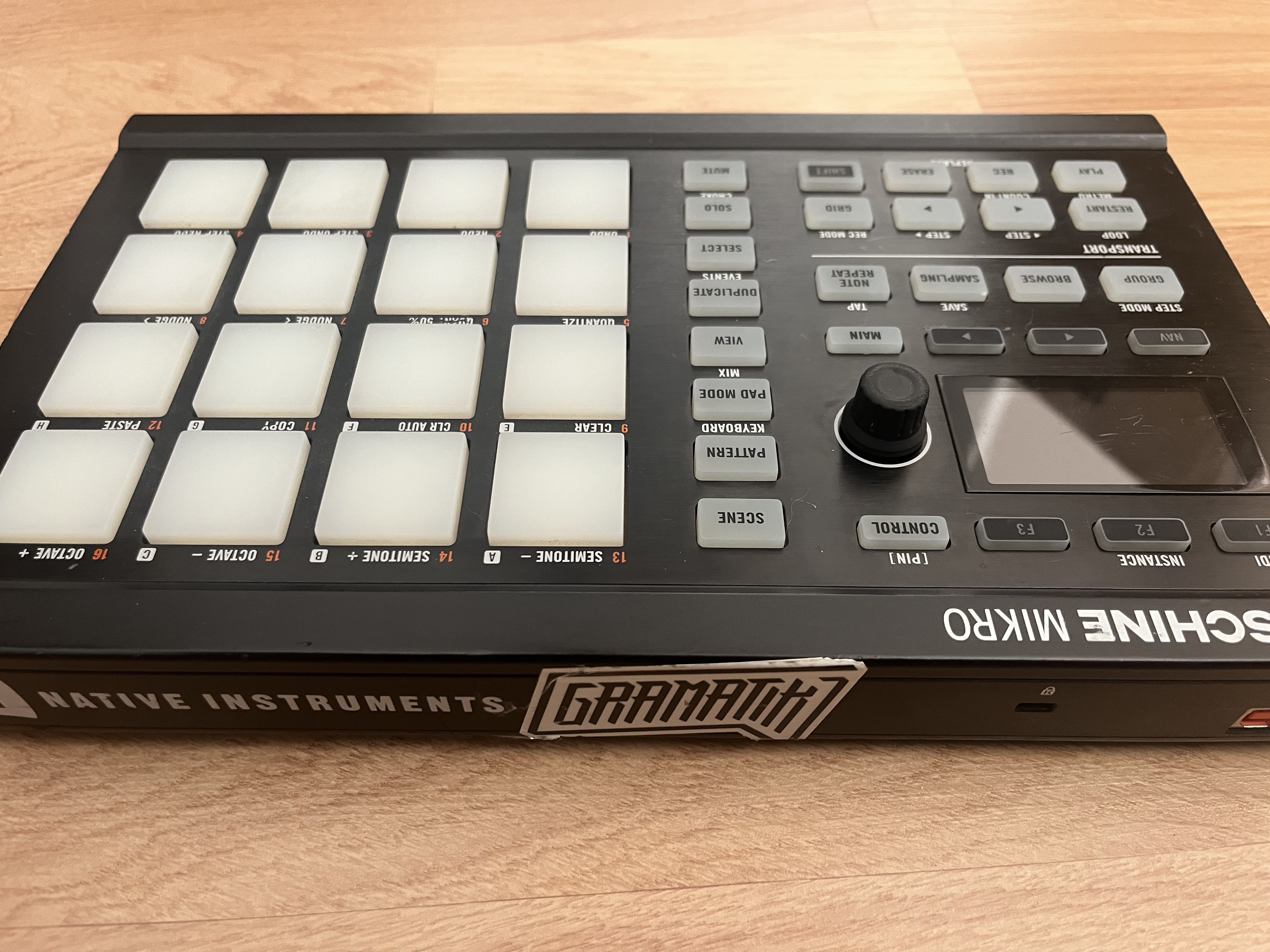 Maschine Mikro MKII - Native Instruments Maschine Mikro MKII