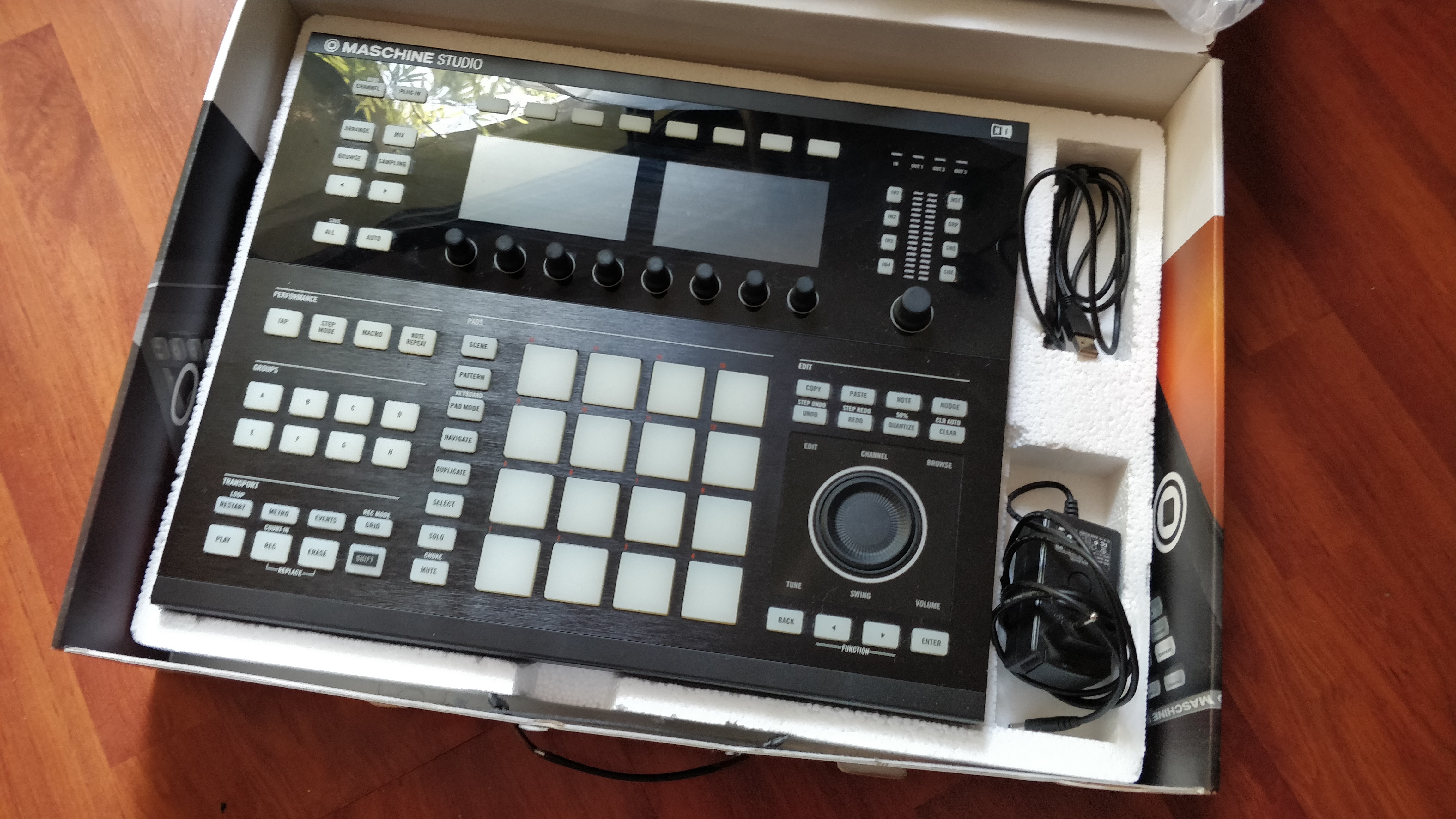 Maschine Studio - Native Instruments Maschine Studio - Audiofanzine