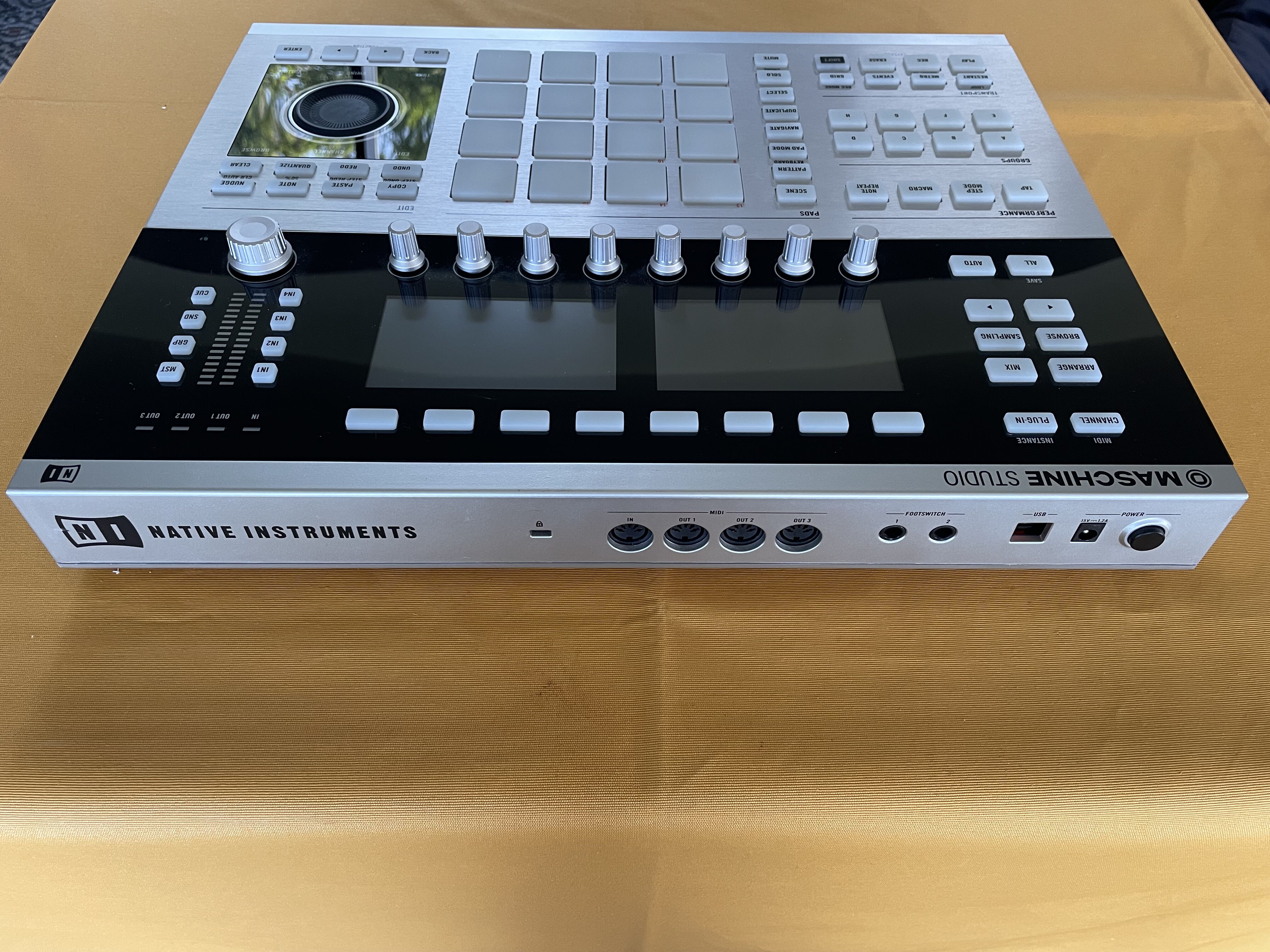 Maschine Studio - Native Instruments Maschine Studio - Audiofanzine