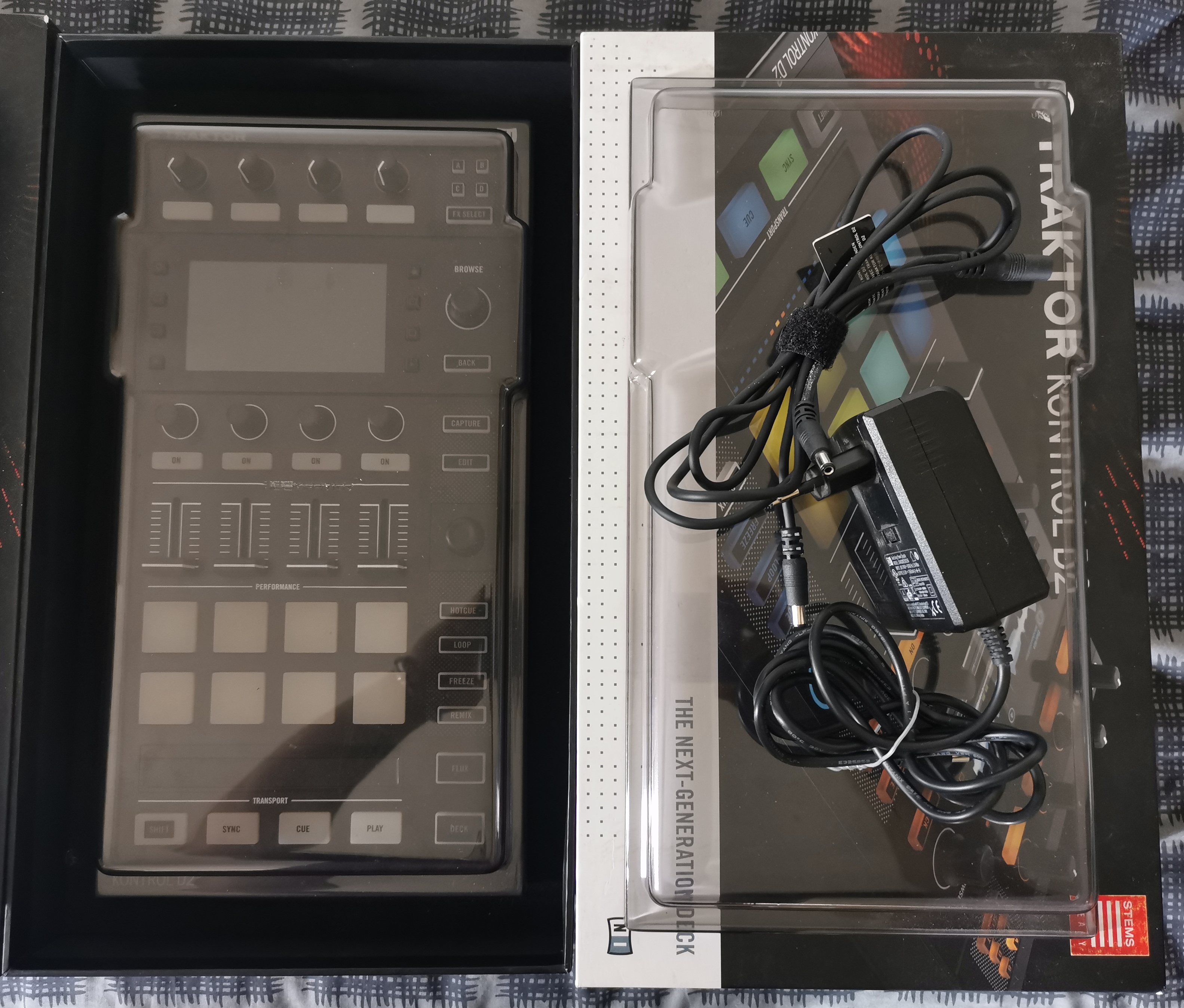 Traktor Kontrol D2 - Native Instruments Traktor Kontrol D2