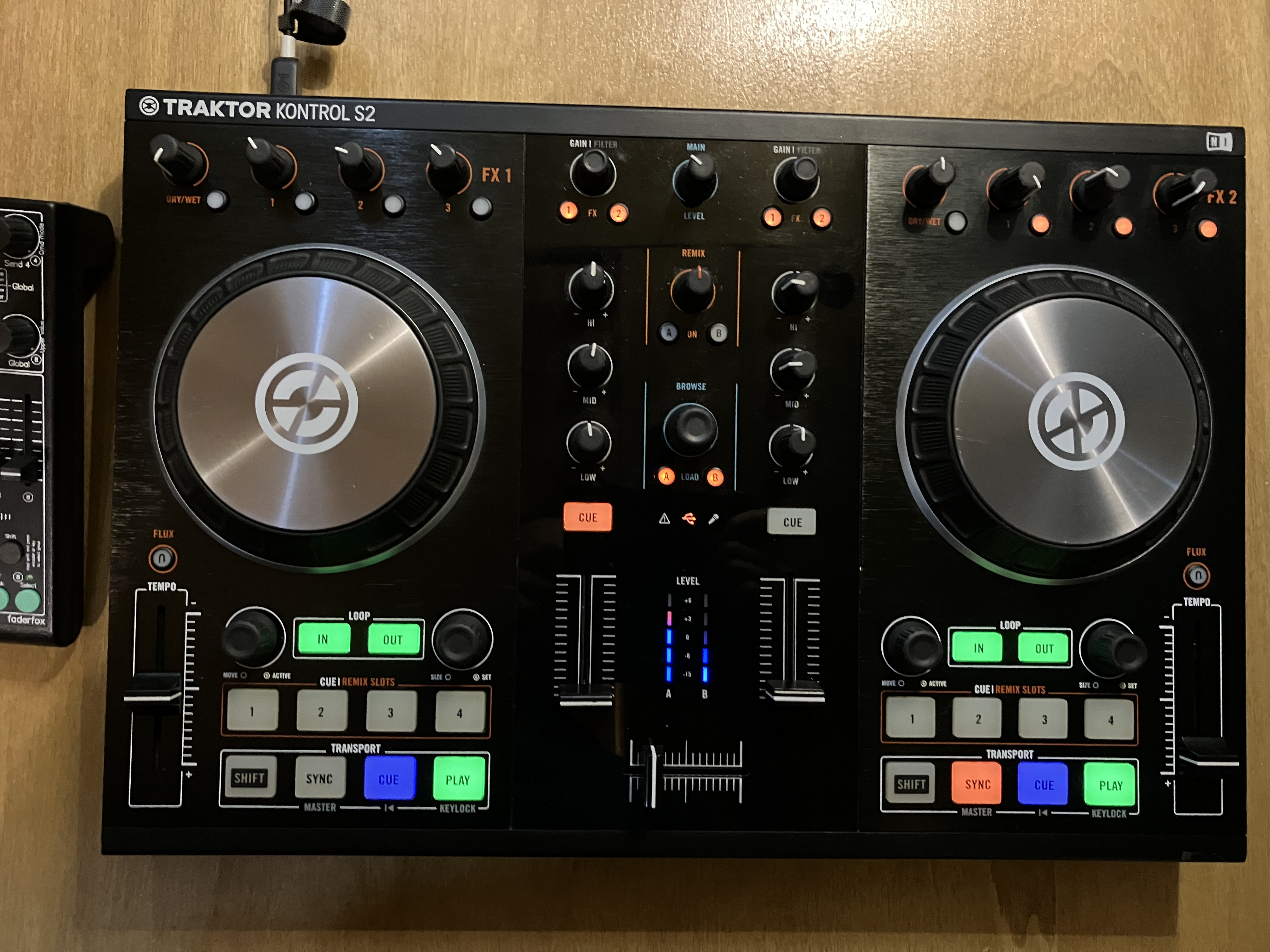 2024年新作入荷 DJ機材 TRAKTOR KONTROL S2 MK2 DJ機材 - powertee.com