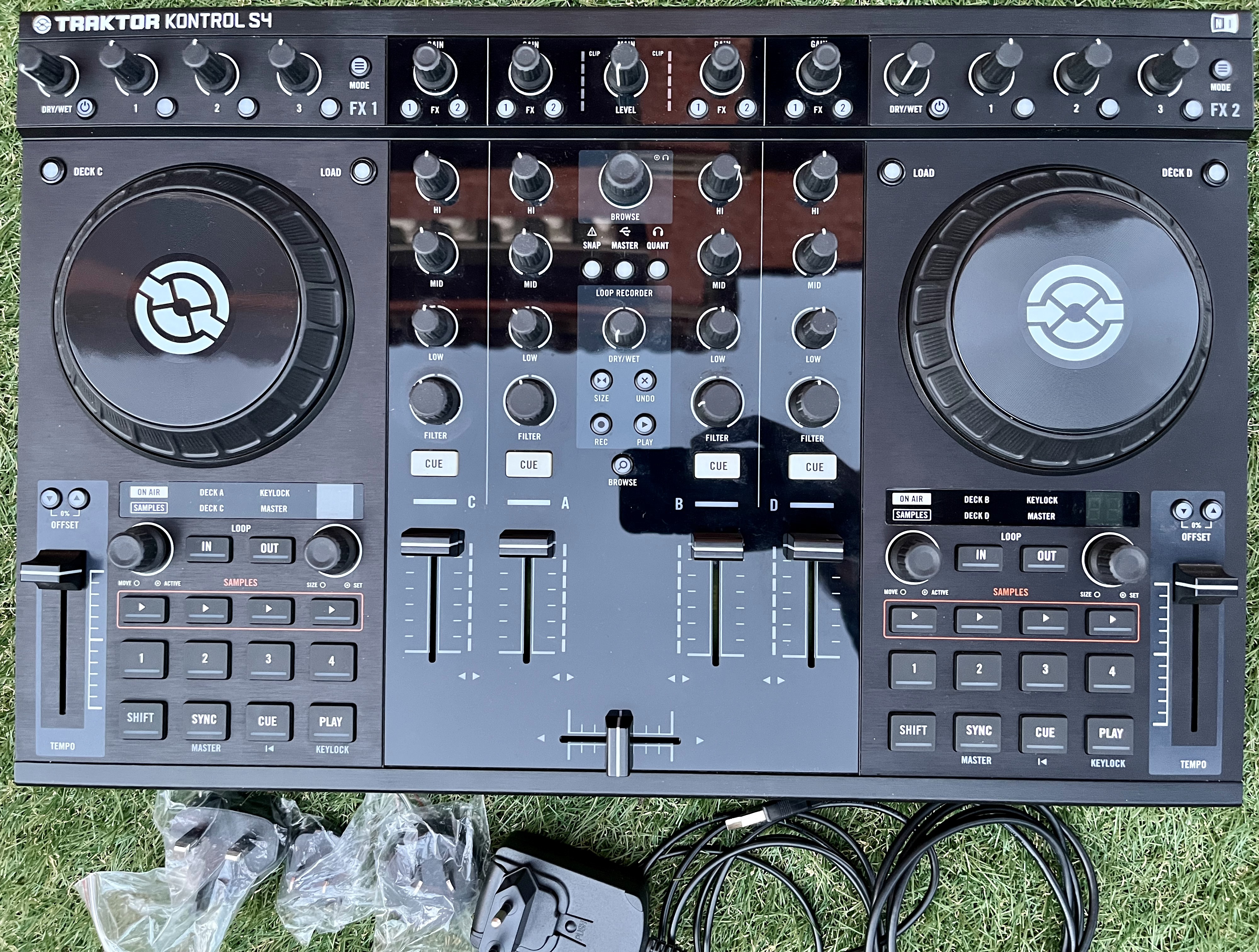 古典 TRAKTOR KONTROL S4〔フライトケース ACアダプター付〕 cerkafor.com