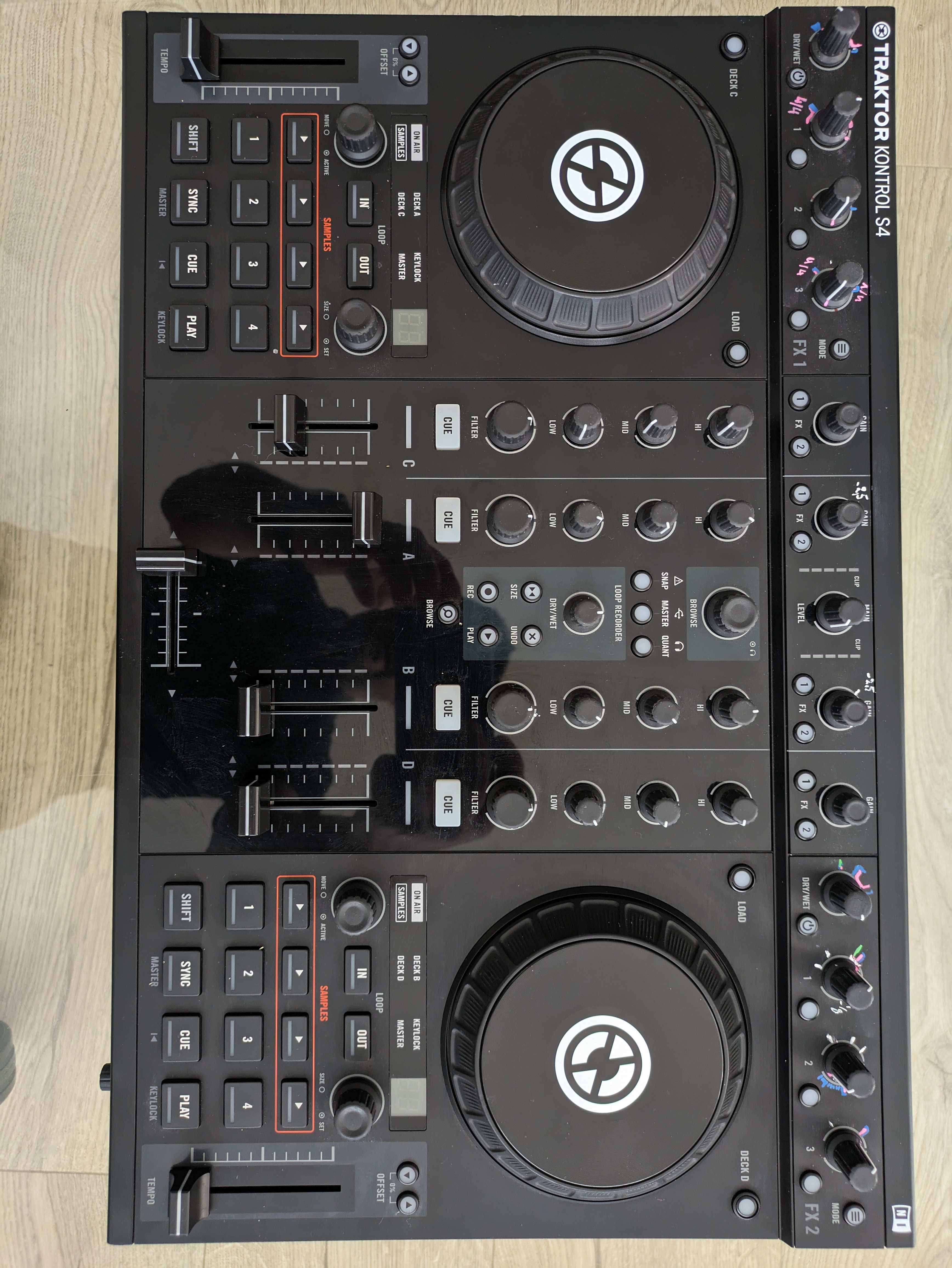 Traktor Kontrol S4 mk2 Native Instruments - Audiofanzine