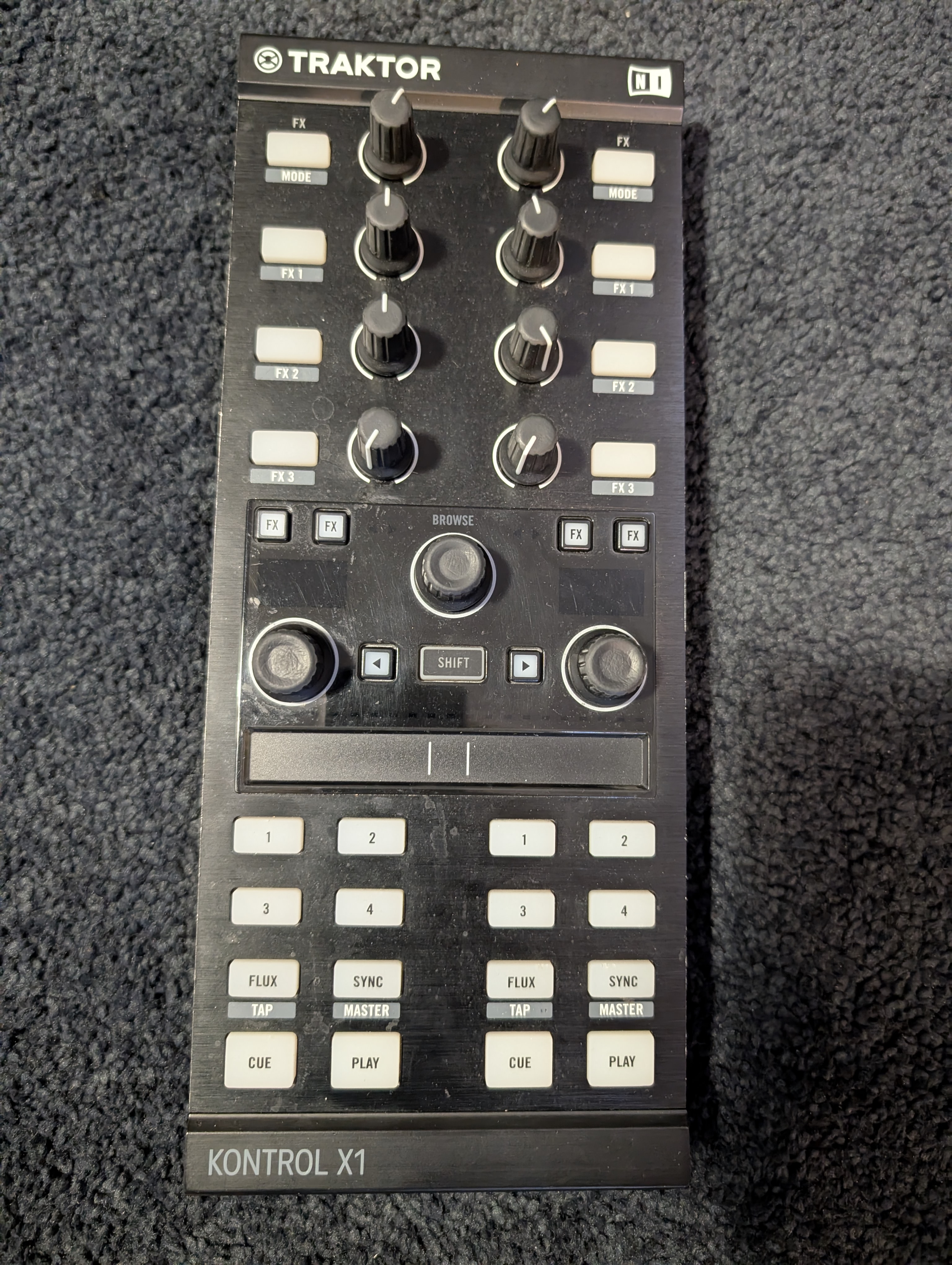 Traktor Kontrol X1 mk2 Native Instruments - Audiofanzine