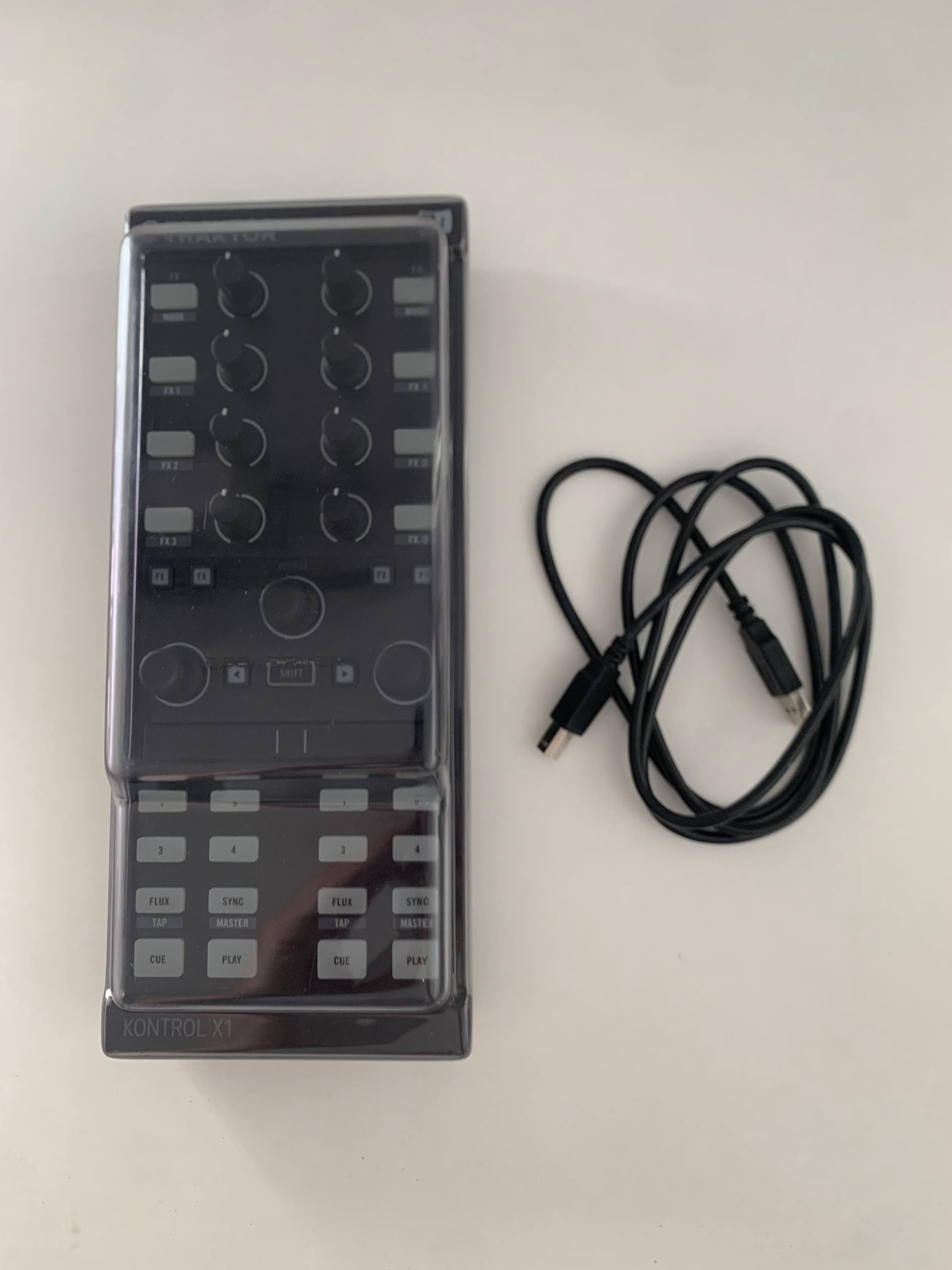 Native Instruments Traktor Kontrol X1 MK2 DJ Controller