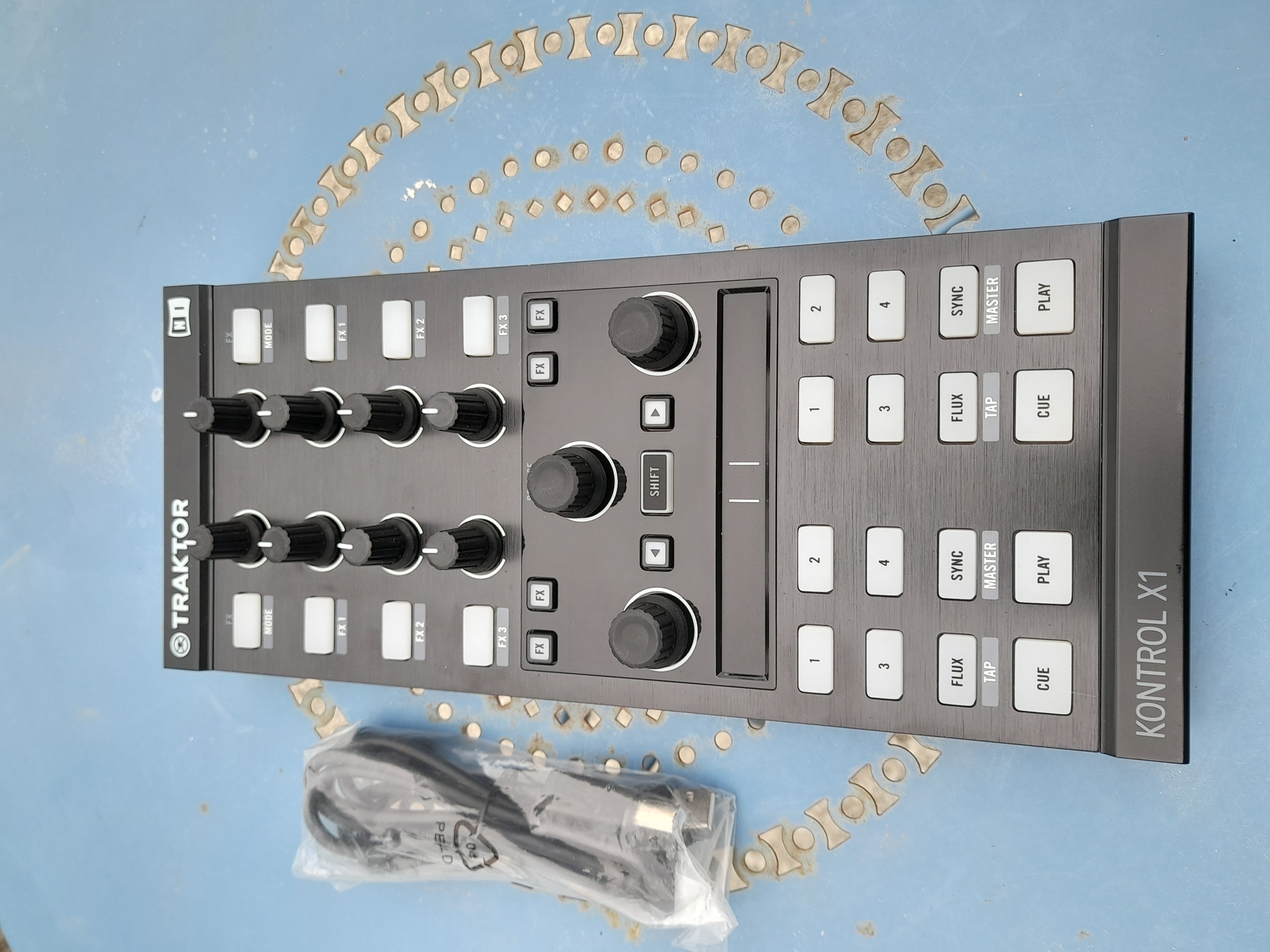 Traktor Kontrol X1 mk2 Native Instruments - Audiofanzine