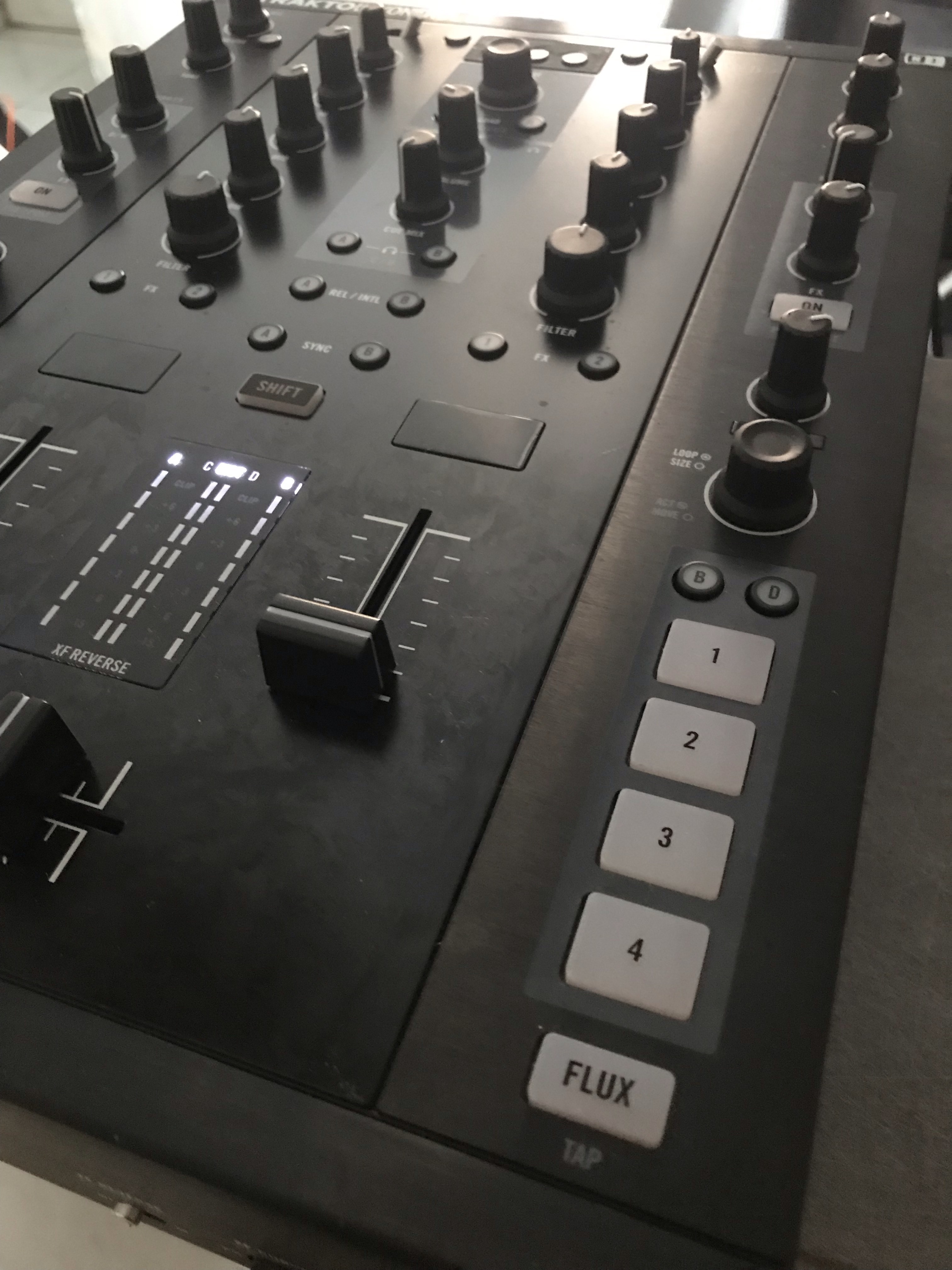 Traktor Z2 + License (Aquitaine) Audiofanzine