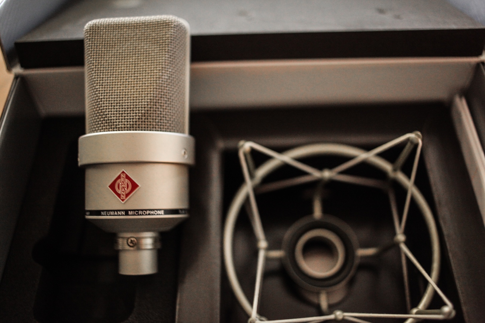 Нойман 103. Neumann TLM 103. Микрофон Neumann TLM 103. Микрофон Neumann TLM 102. Neumann TLM 103 stereo Set.