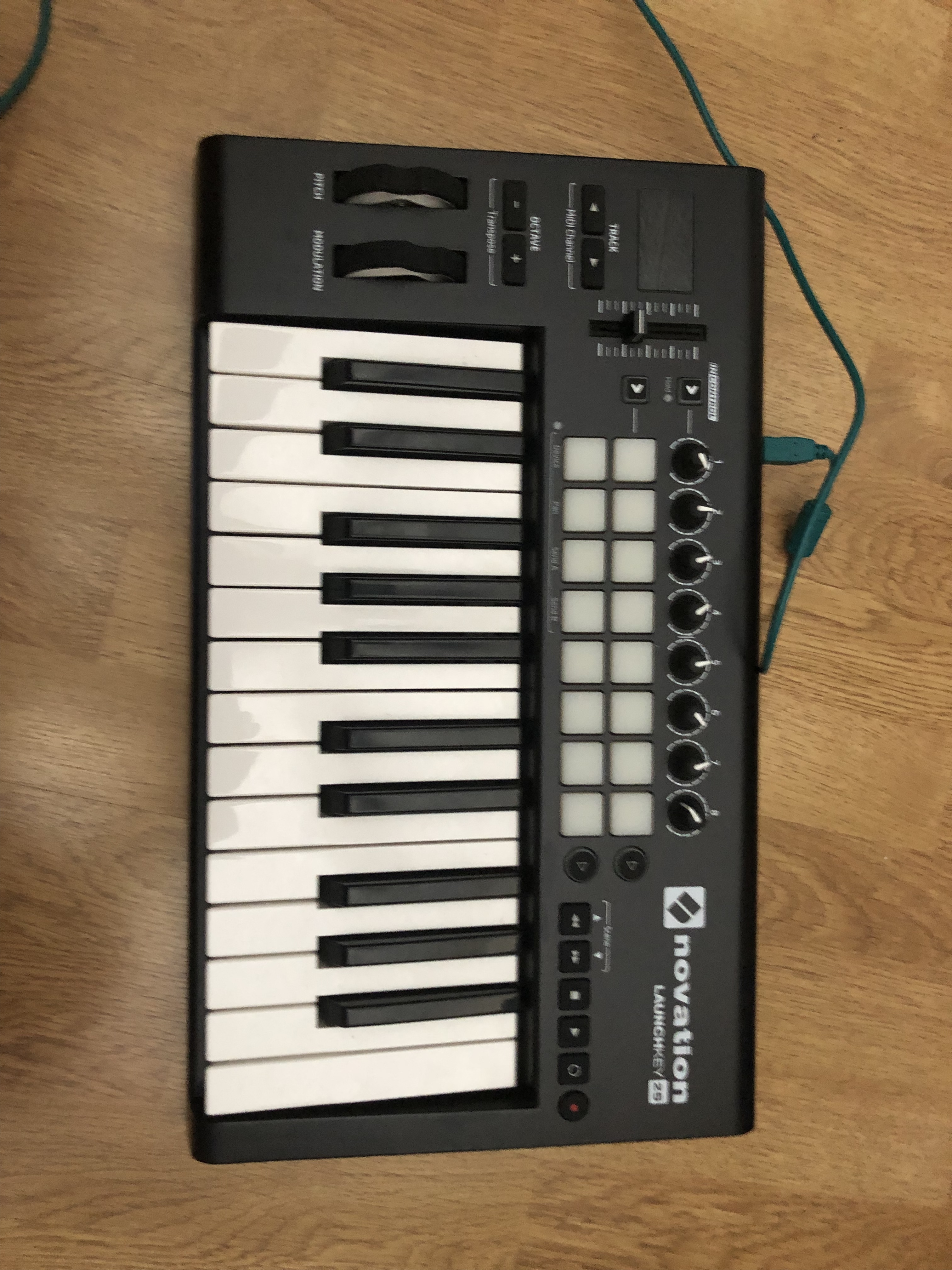 Миди клавиатура novation launchkey 25 mk2 обзор