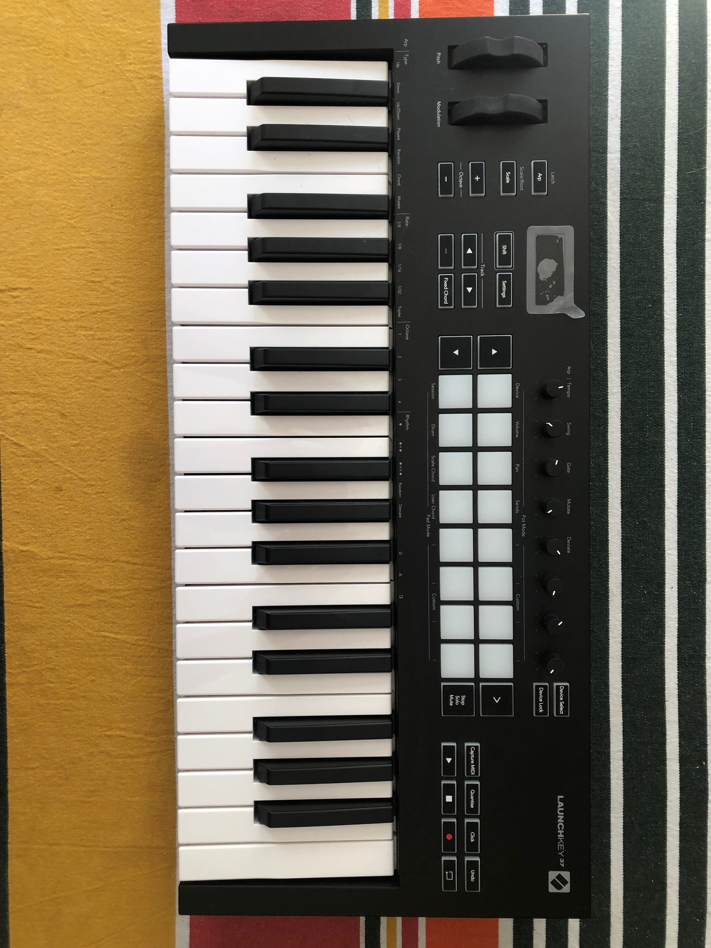 ージシャン novation ノベーション / Launchkey37 MK3 MIDIキーボード