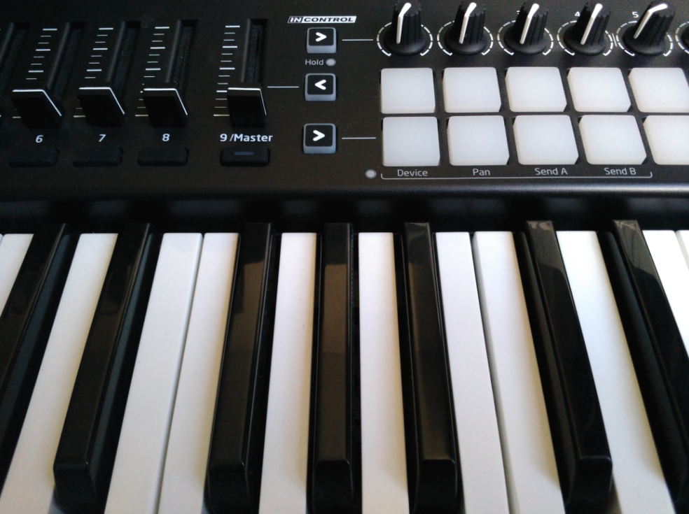 novation launchkey 49 mk2 vs akai 49