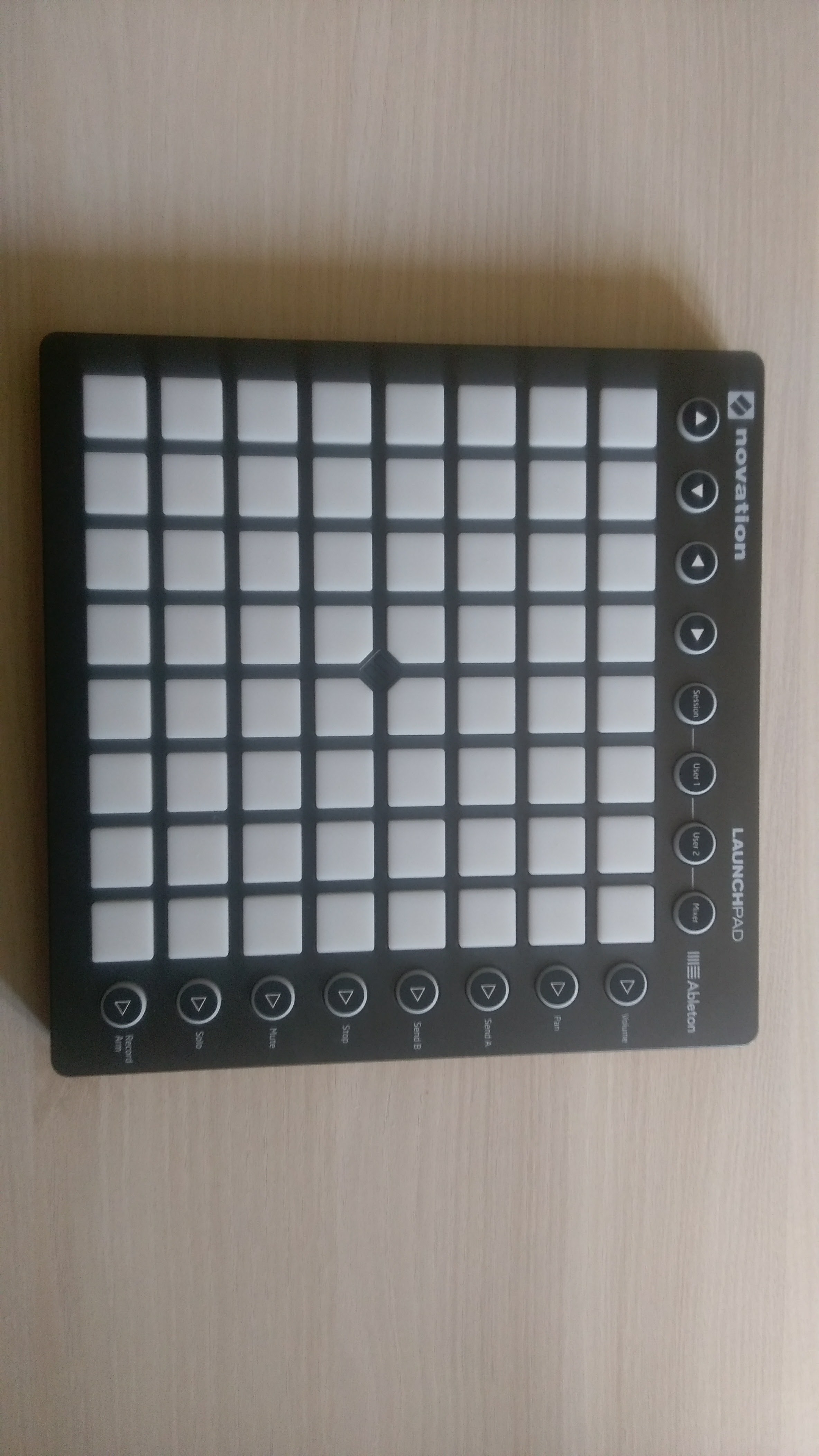 LAUNCHPAD MK2 Novation Launchpad mk2 Audiofanzine