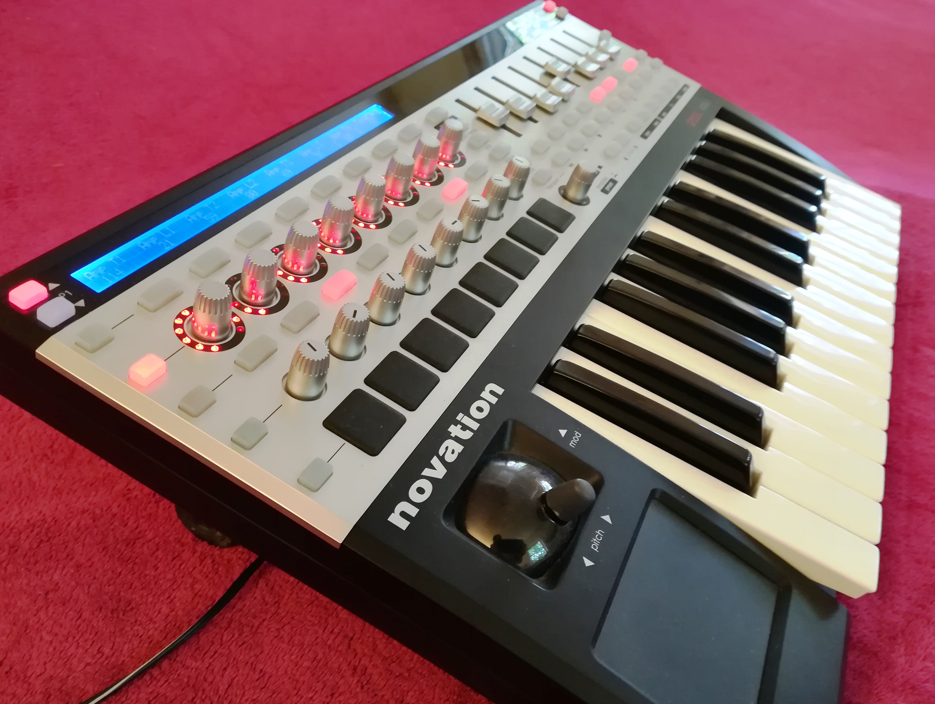 Remote 25 SL Novation Remote 25 SL Audiofanzine