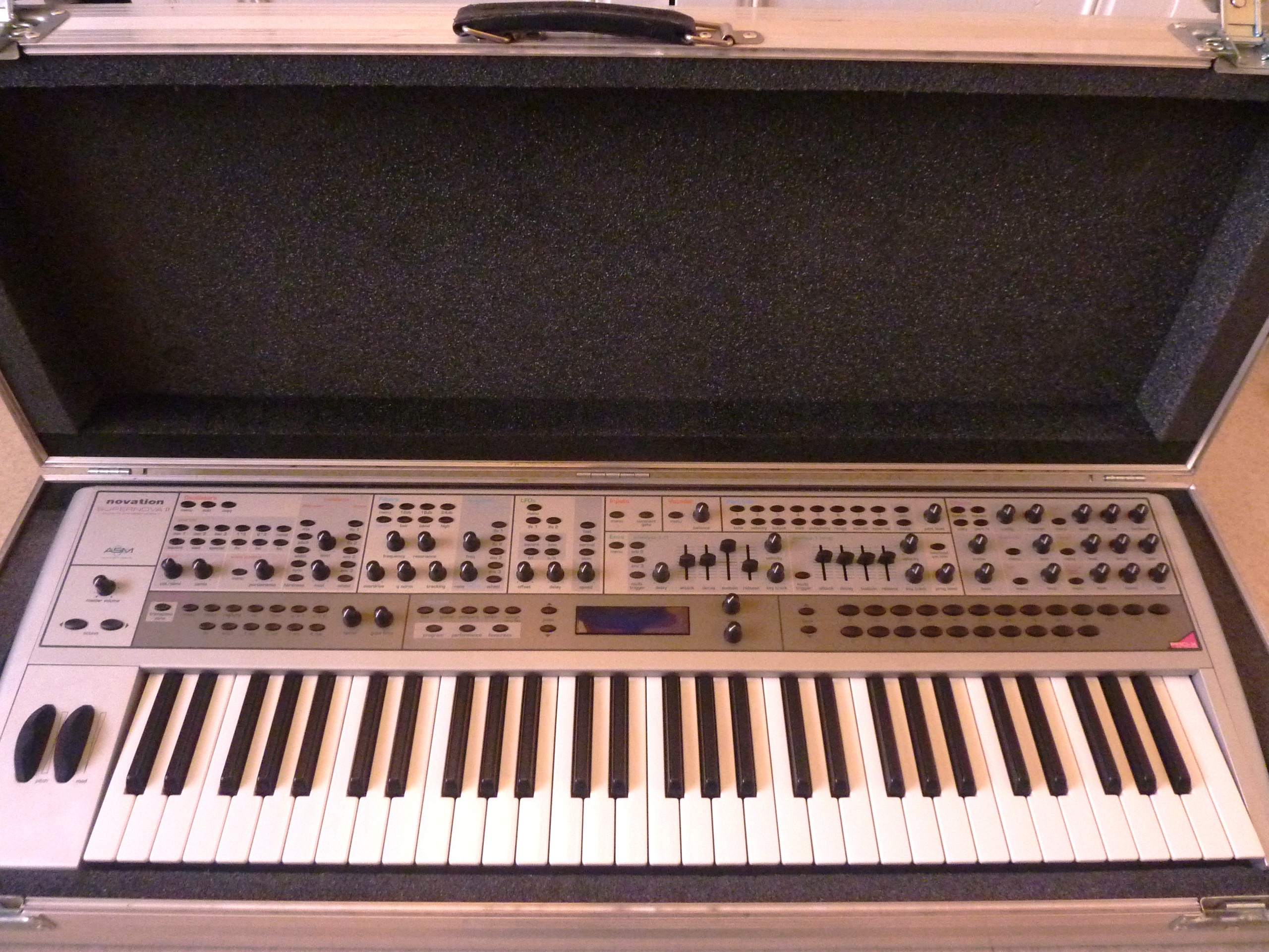 SUPERNOVA II Novation Supernova II Audiofanzine