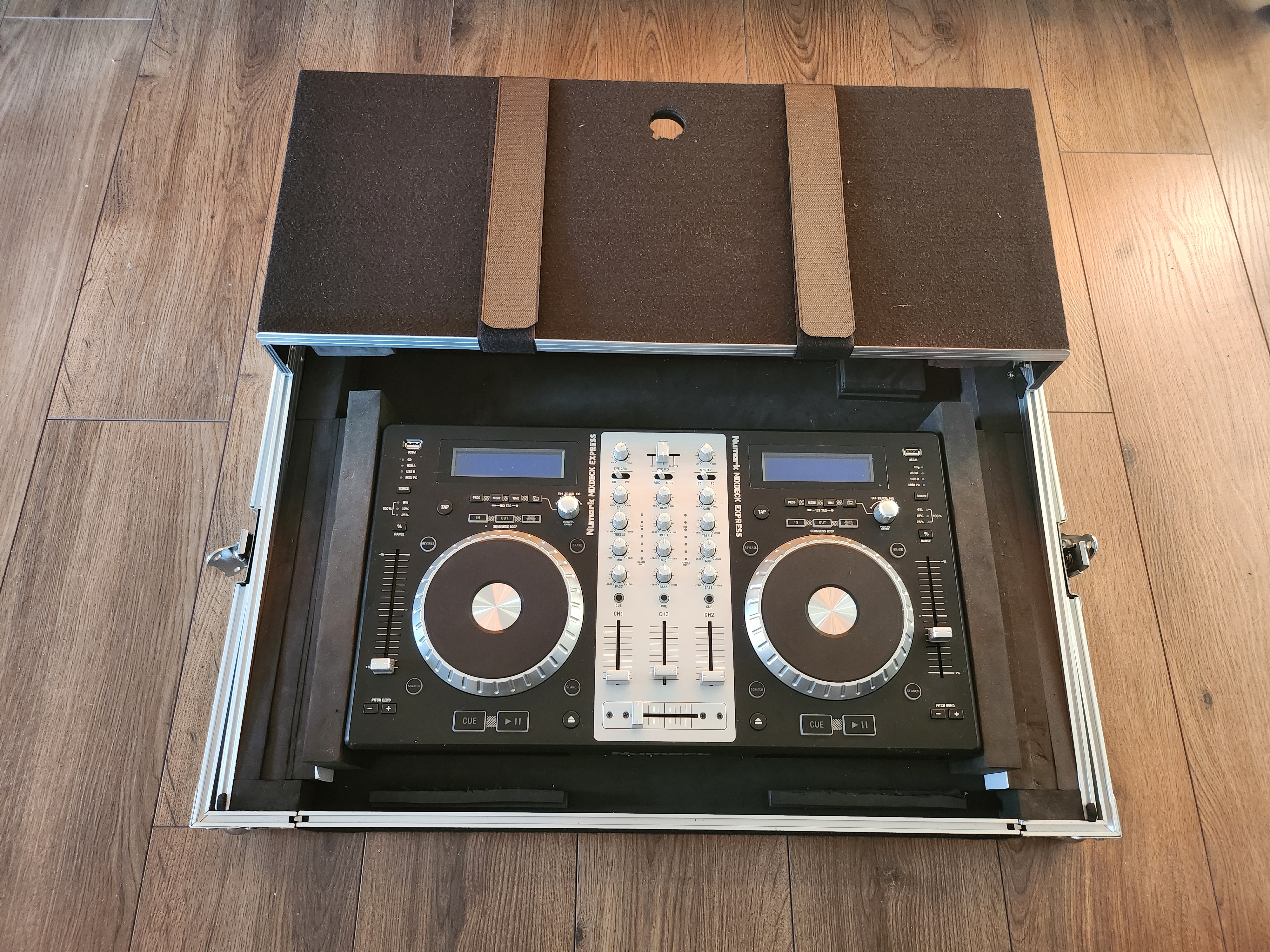 Mixdeck Express - Numark Mixdeck Express - Audiofanzine Mixdeck Express - Numark Mixdeck Express - Audiofanzine