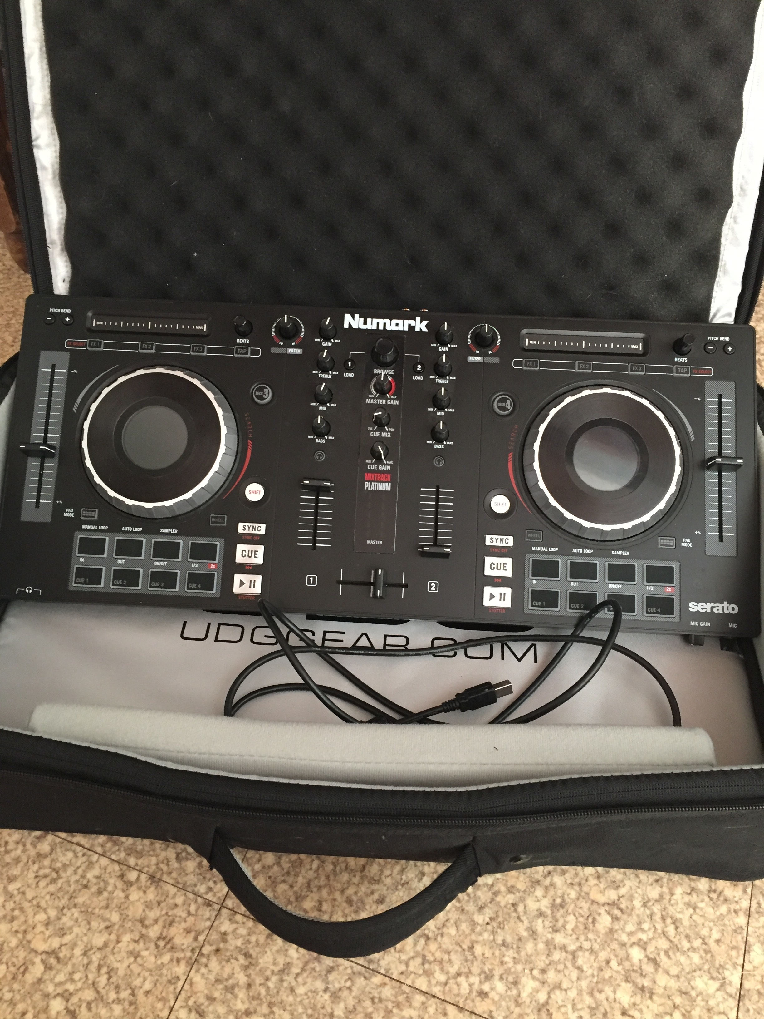 MIXTRACK PLATINUM Numark Mixtrack Platinum Audiofanzine