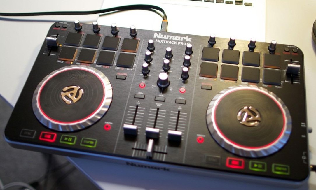 Numark Mixtrack Pro II Black image (689984) Audiofanzine