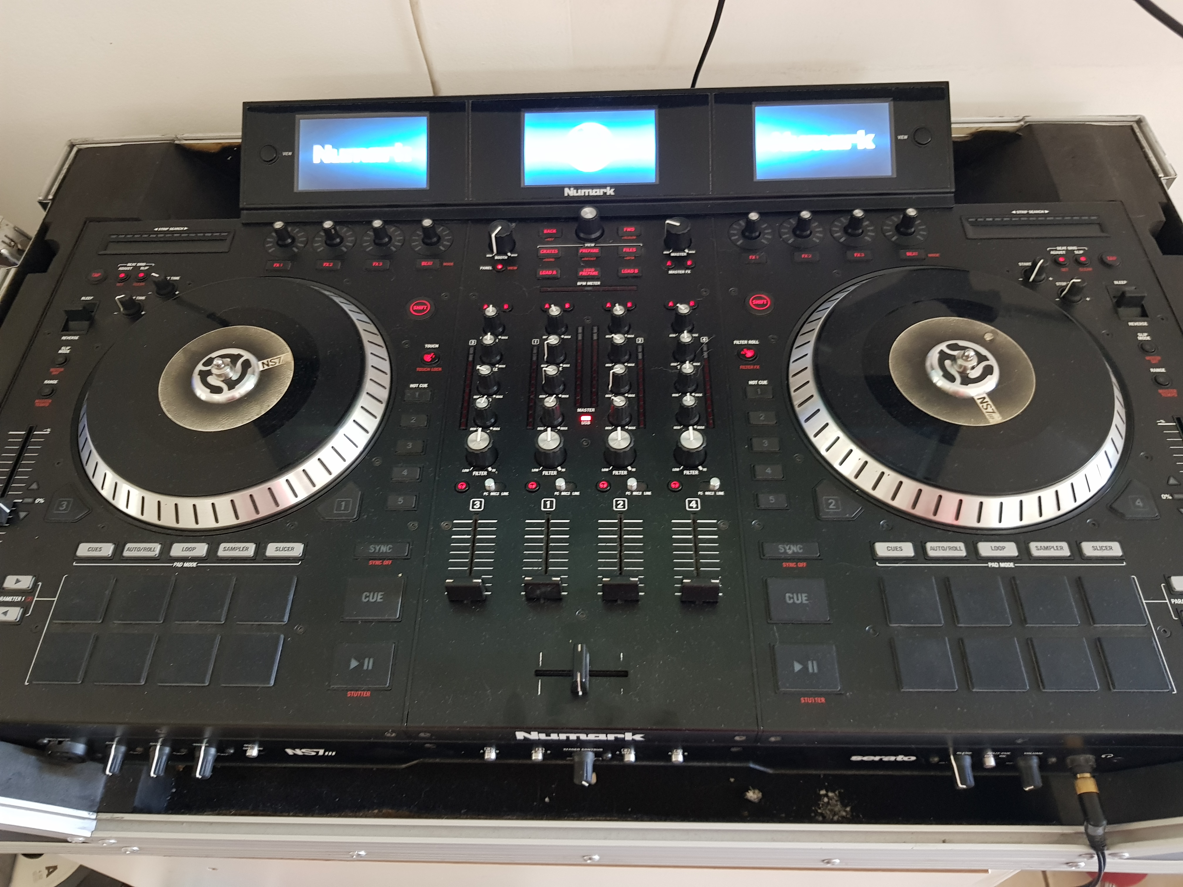 NS7 III Numark NS7 III Audiofanzine