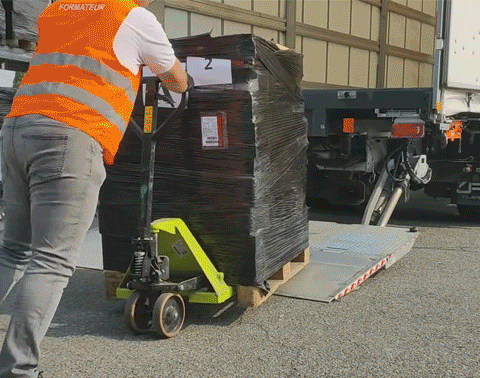 on-stage-backstage-6960908.gif