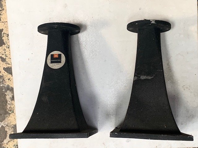 vends paire pavillons Guigue plus moteurs TOA
