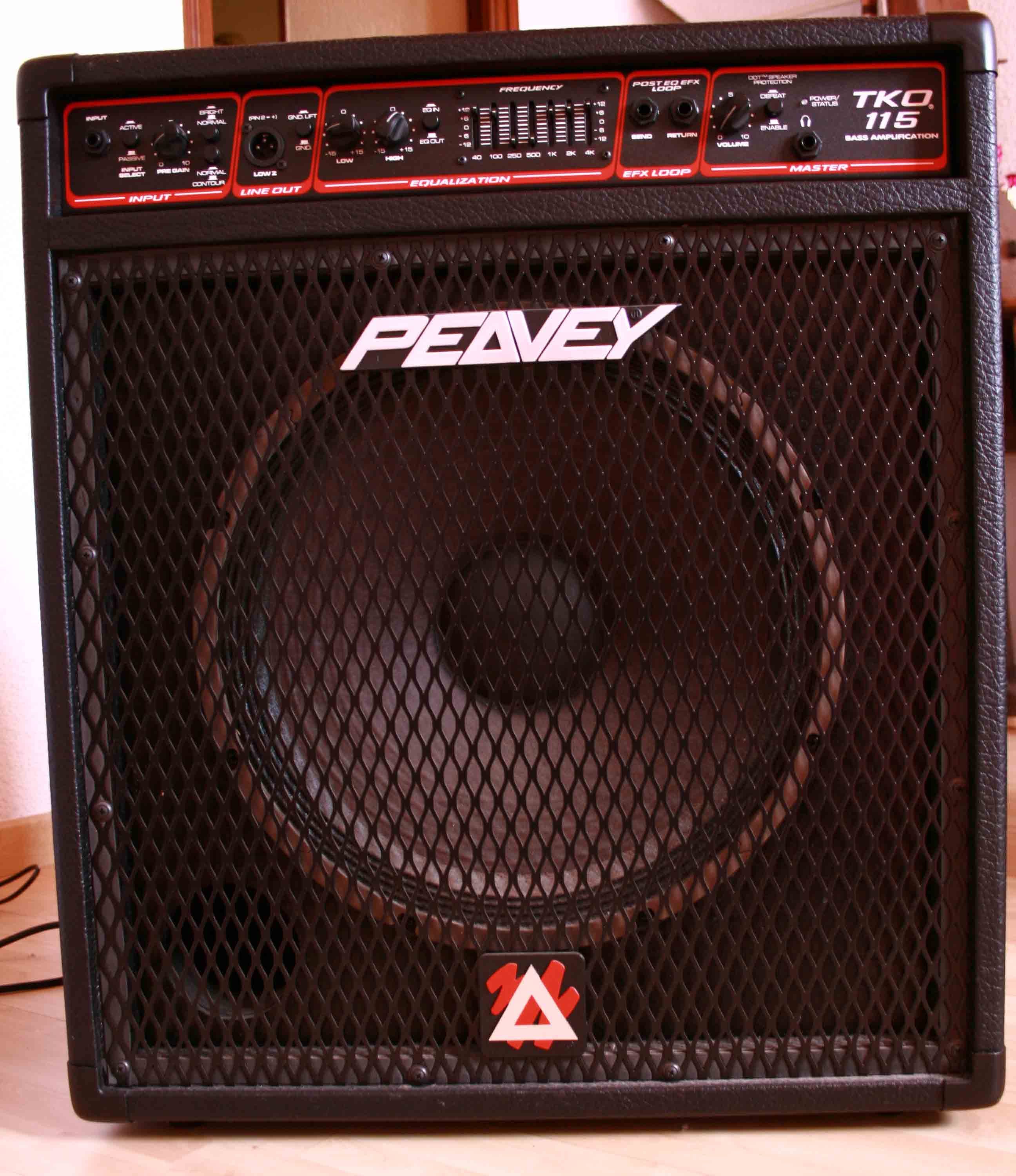 Photo Peavey TKO 115 Peavey TKO 115 (23859) (104949) Audiofanzine