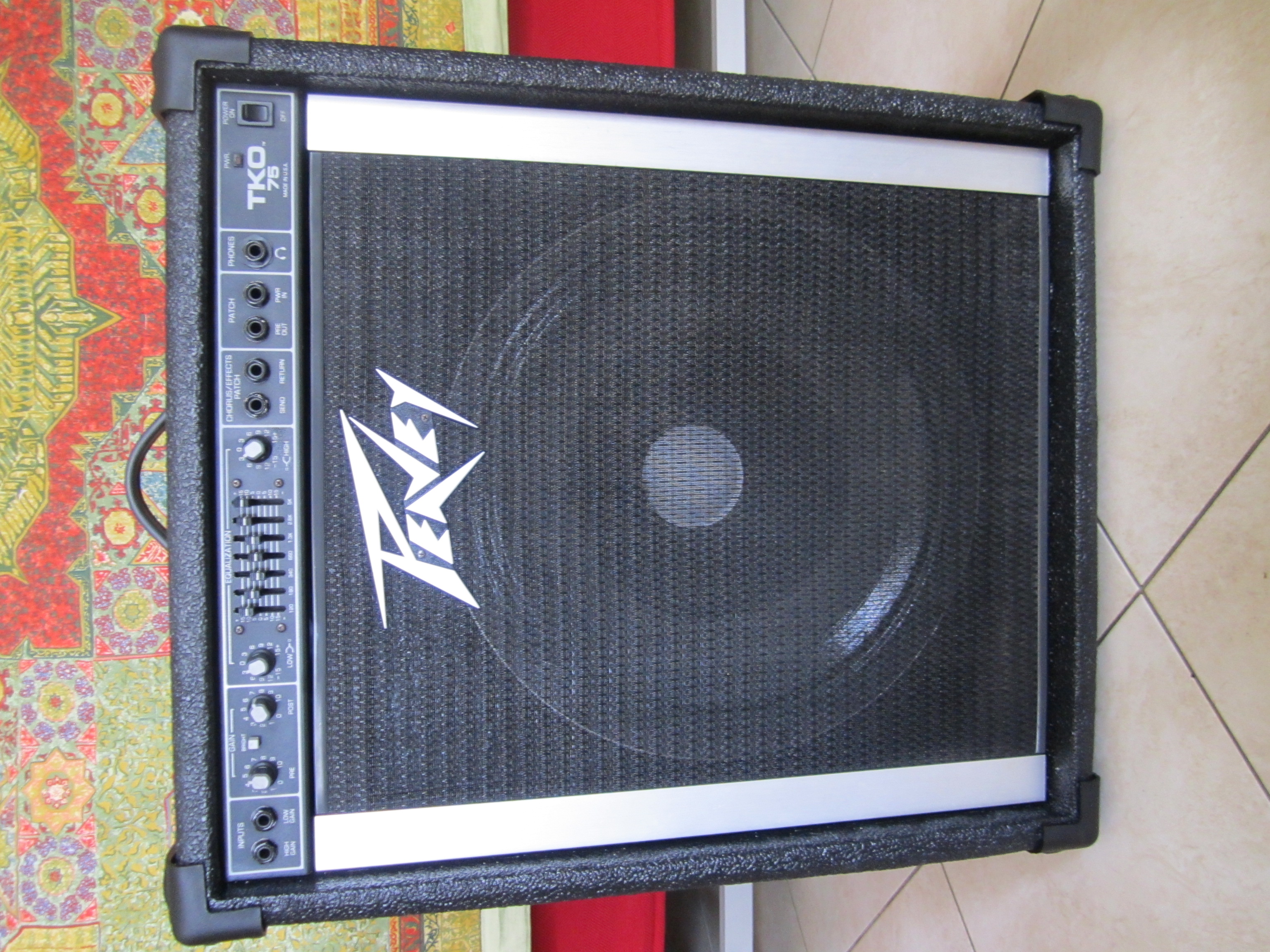 Photo Peavey TKO 75 Peavey TKO 75 (33606) (604682) Audiofanzine