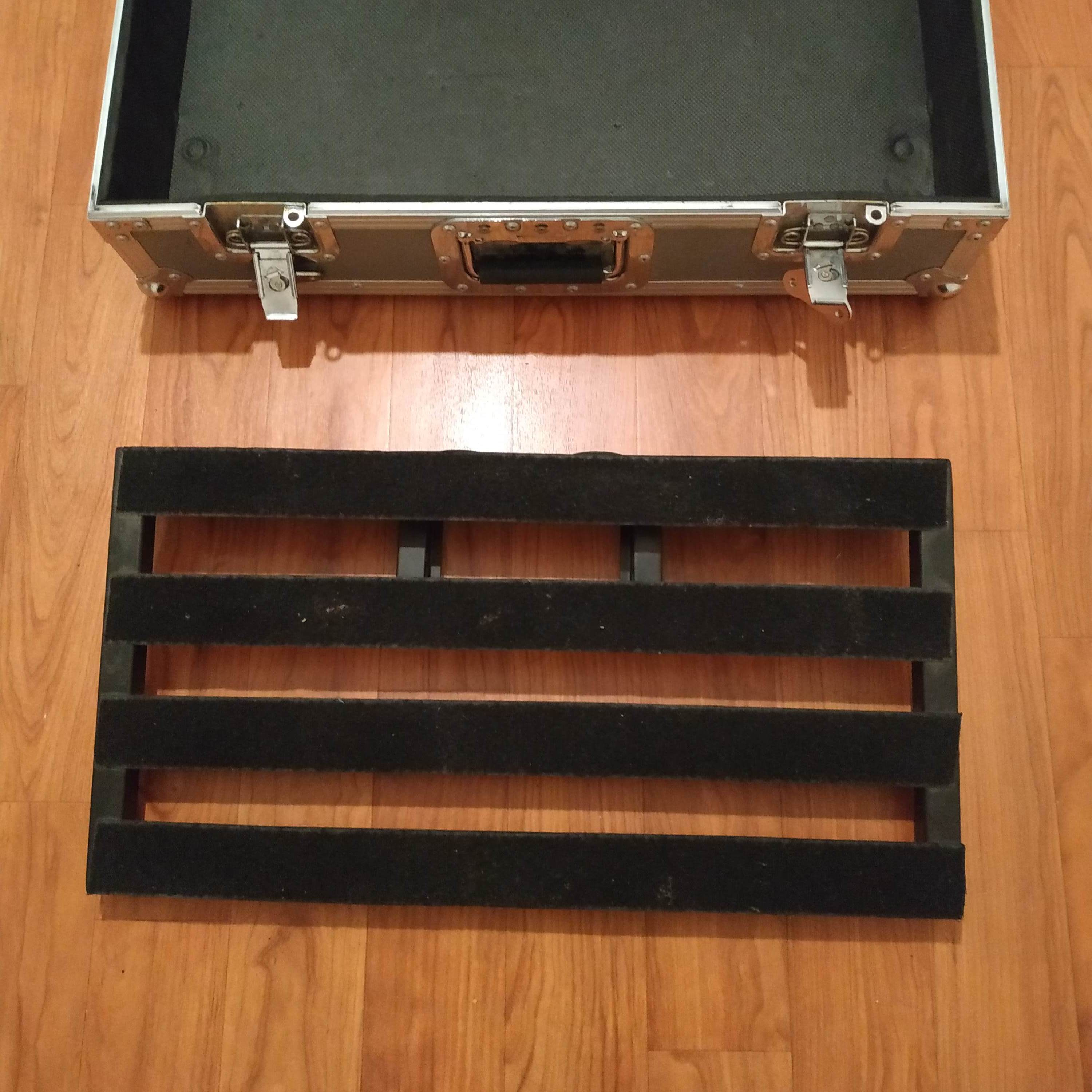 Pedaltrain 2 w/ Hard Case Pedaltrain Audiofanzine
