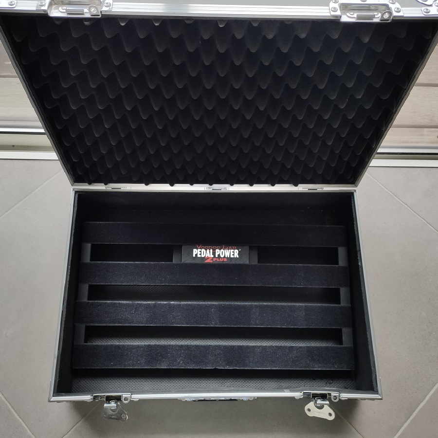 Pedaltrain 2 w/ Hard Case Pedaltrain Audiofanzine