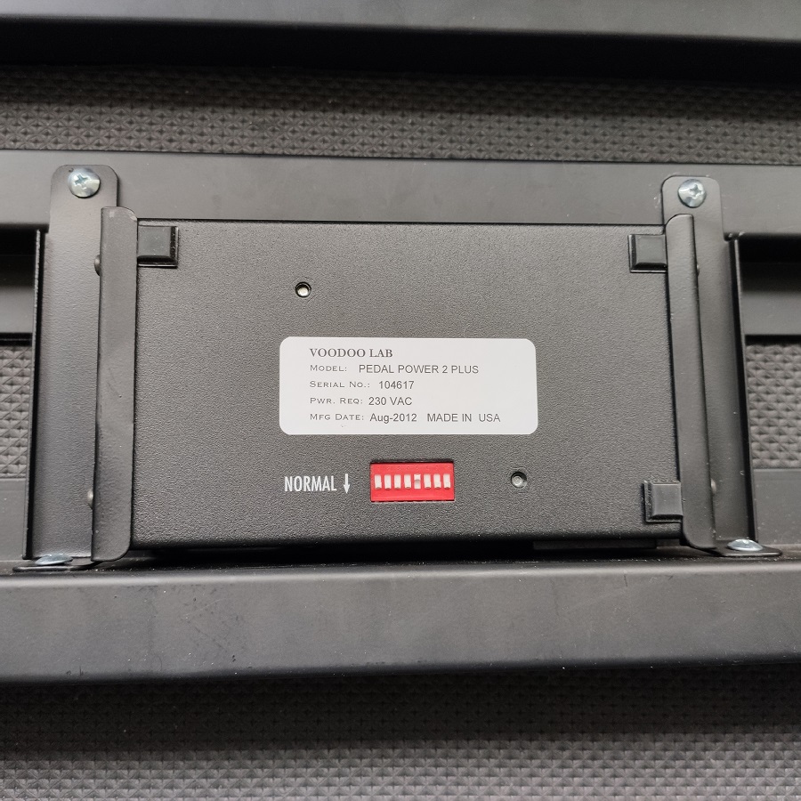 Pedaltrain 2 w/ Hard Case Pedaltrain Audiofanzine