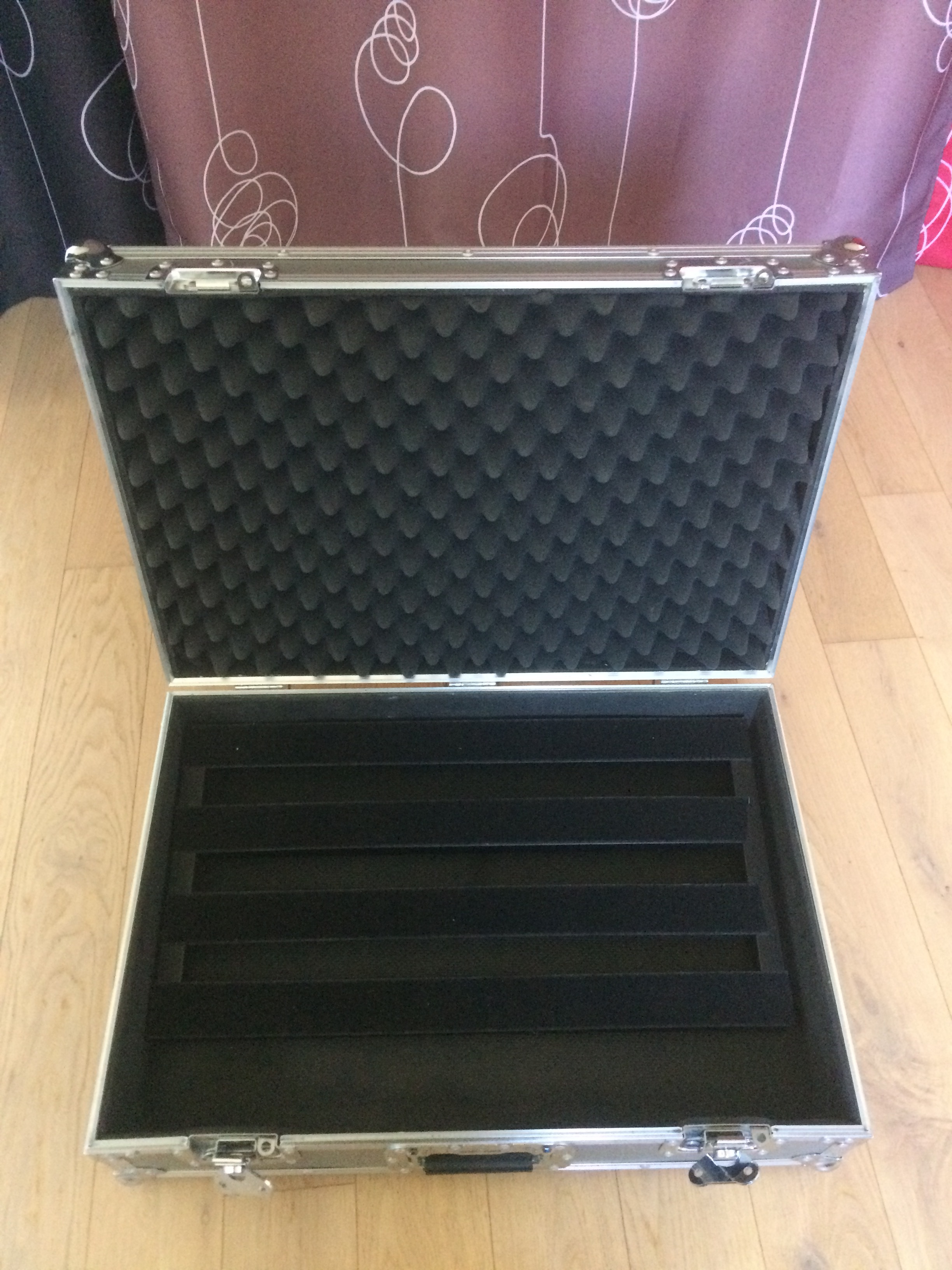 Vends Pedaltrain 2 avec tour case (Pays de la Loire) Audiofanzine