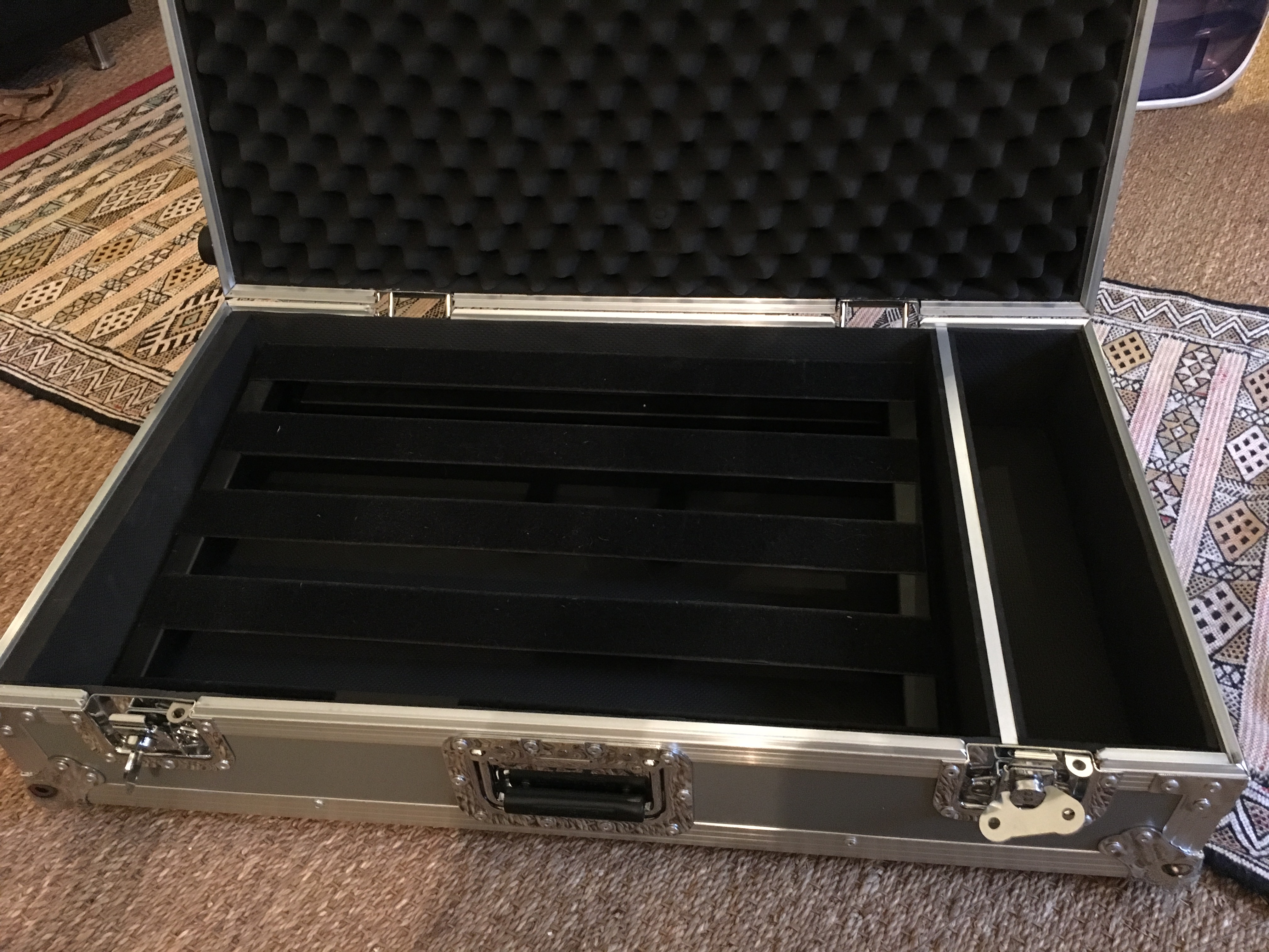 Pedaltrain 3 w/ Hard Case Pedaltrain Audiofanzine