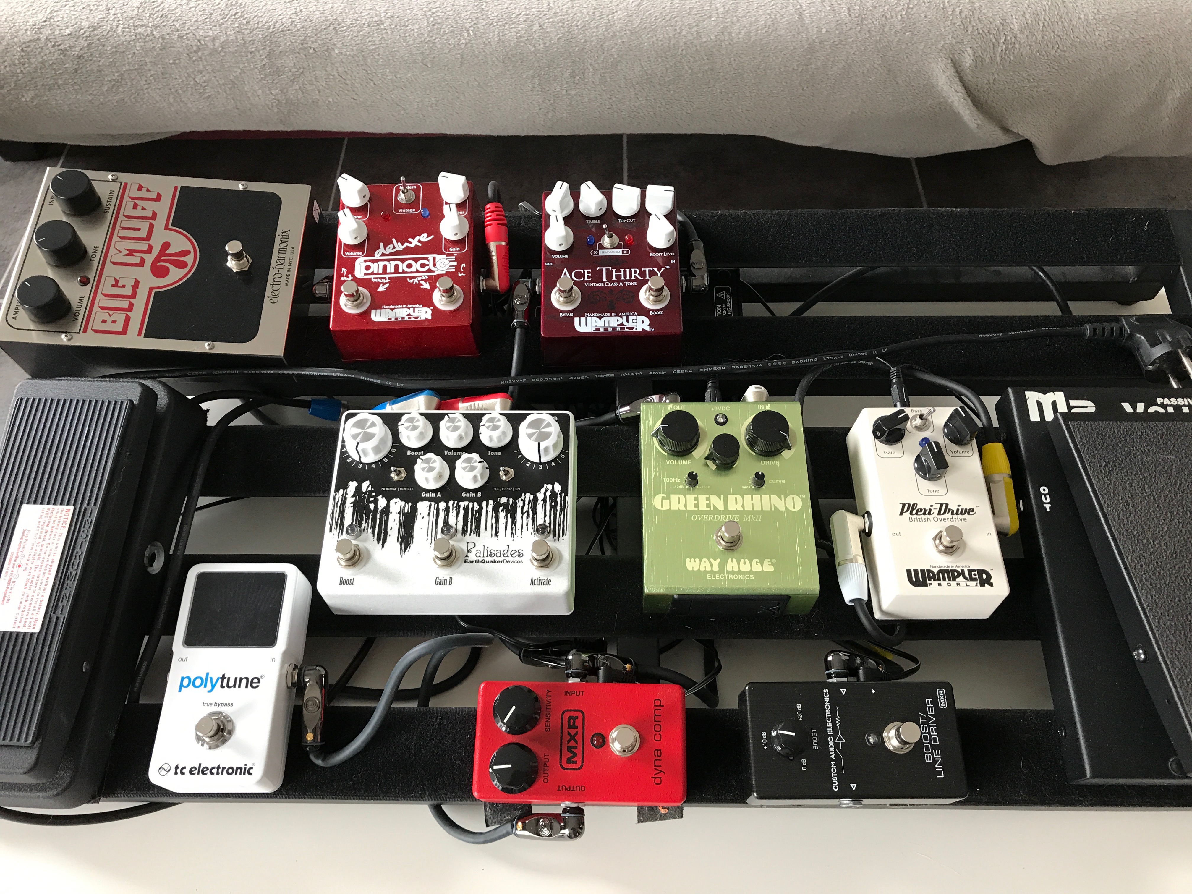 Vends Pedalboard PEDAL TRAIN PRO SOFT CASE avec 11 pédales et 1