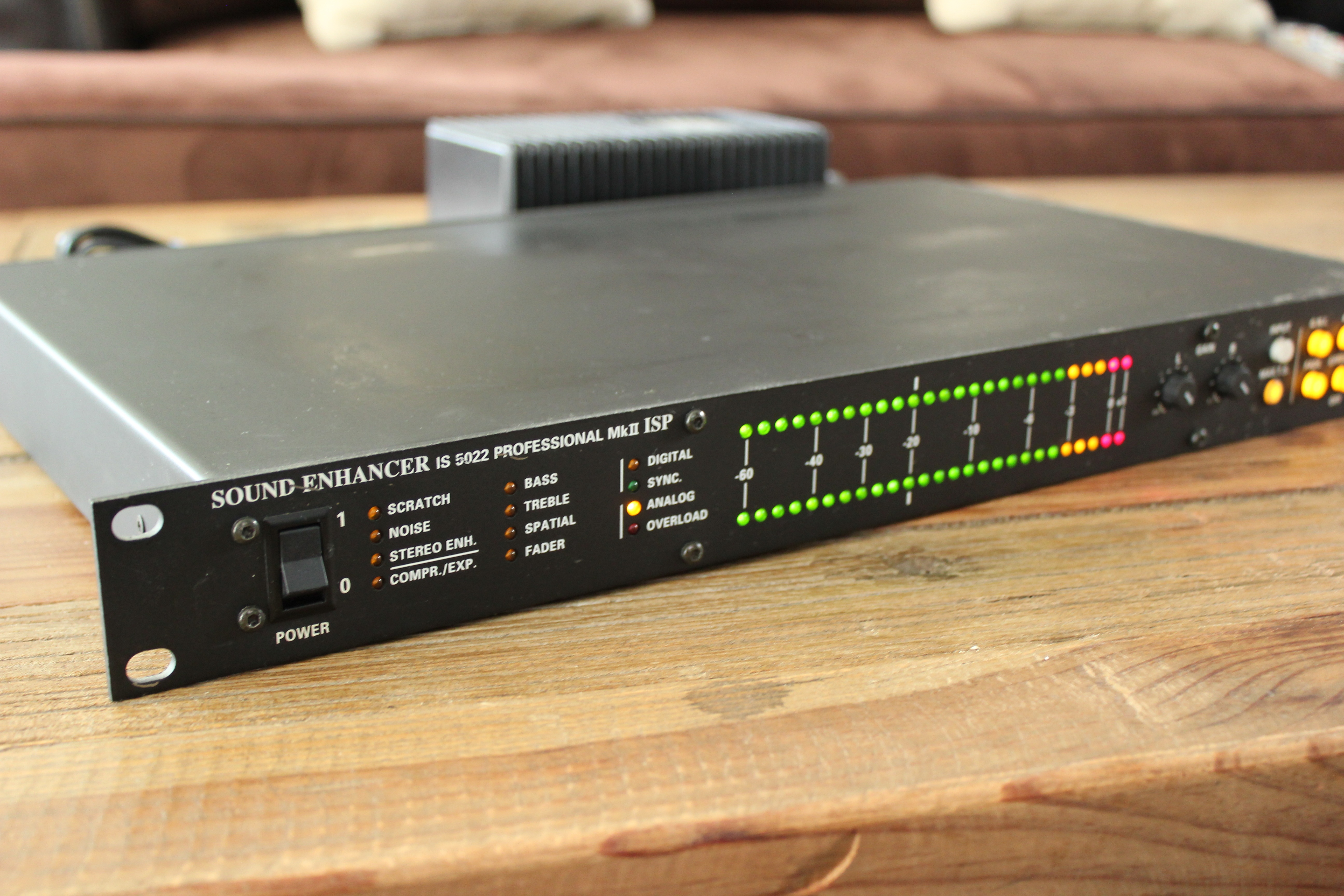 IS5022 Mk2 Broadcast sound Enhancer Philips Audiofanzine