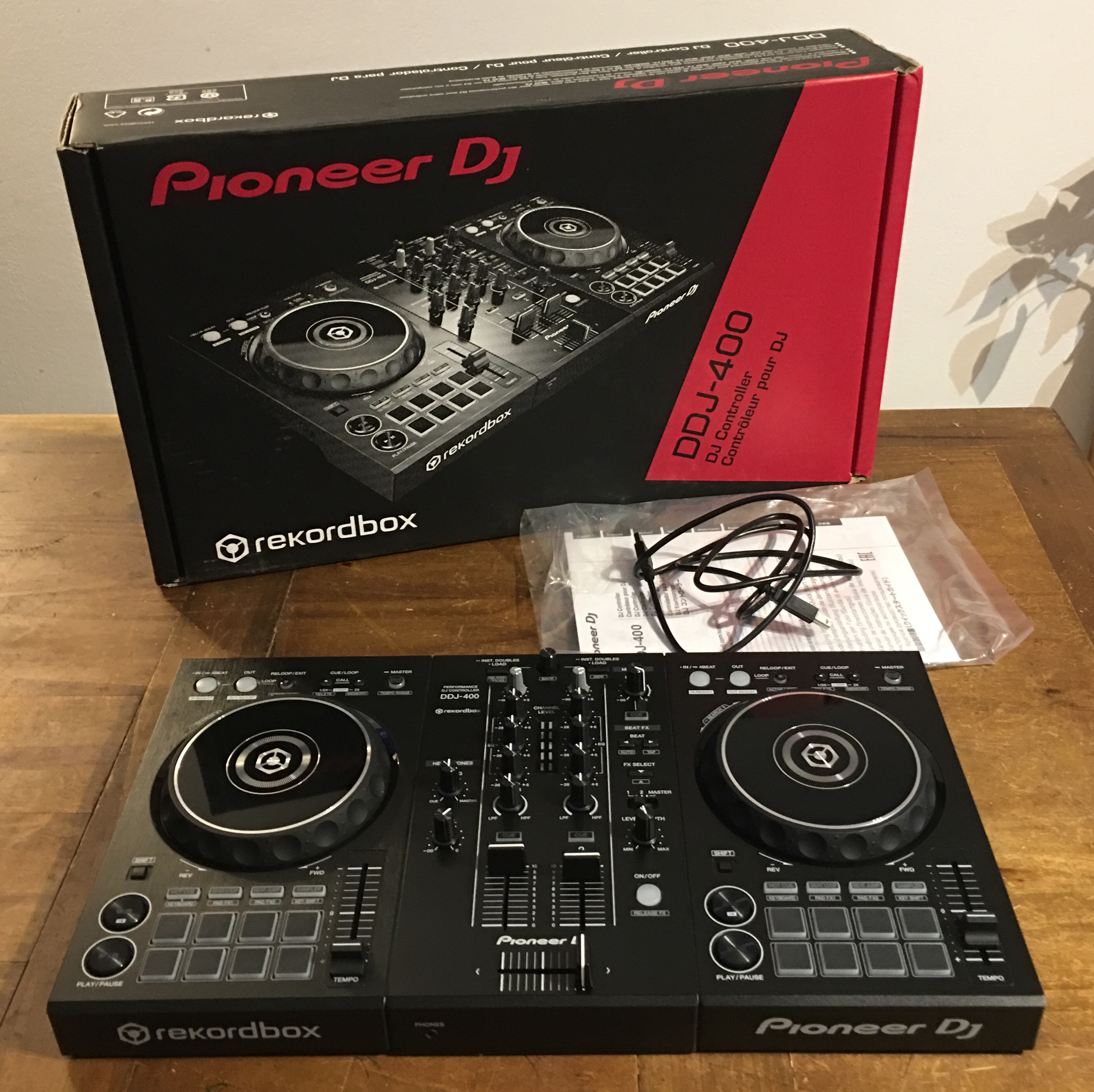 Pioneer dj 400 купить. Pioneer DDJ-400. Pioneer DDJ-400 Pioneer DDJ-400. Пионер 400 контроллер. DJ пульт Pioneer DDJ-400.