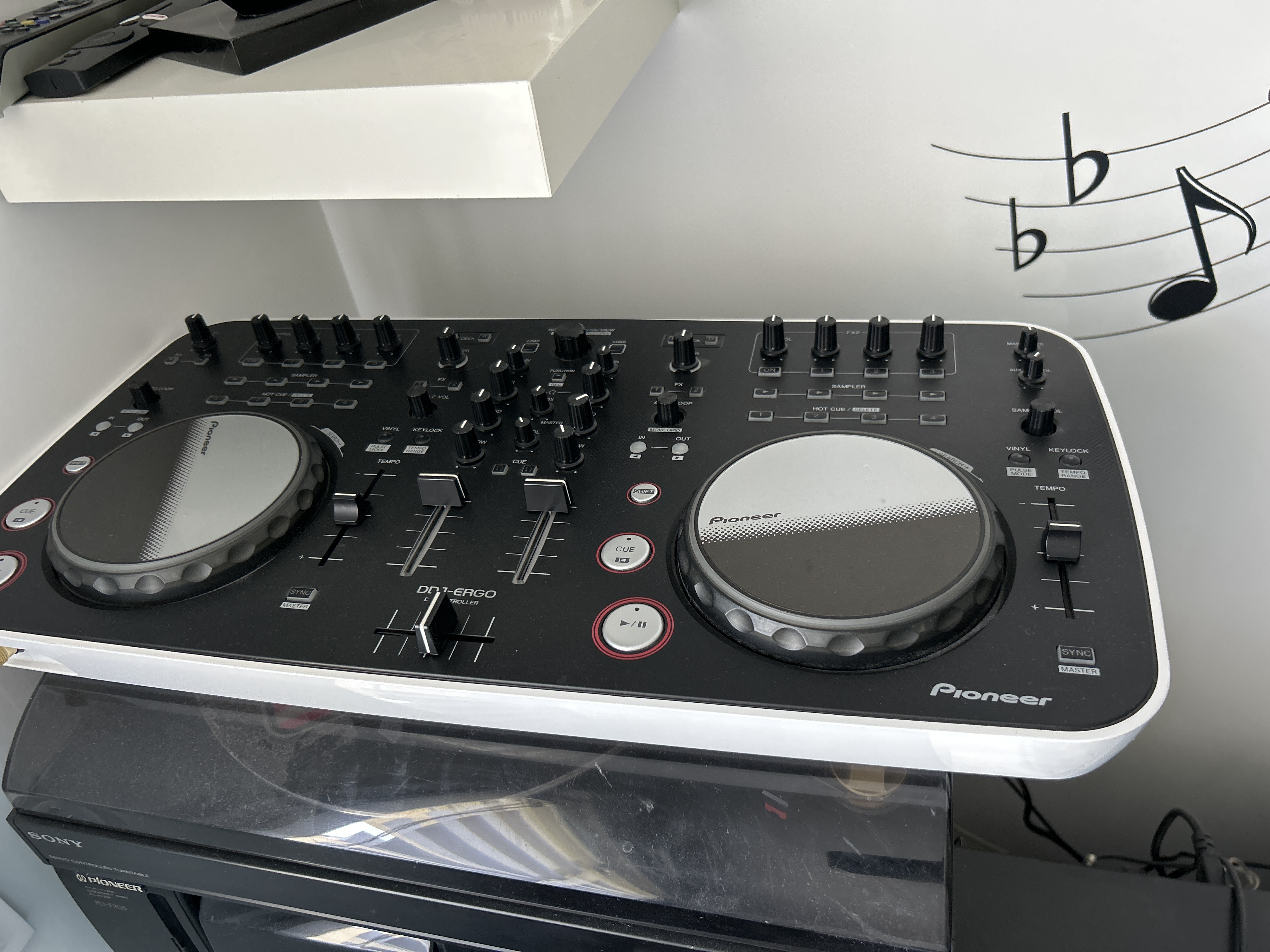DDJ-ERGO - Pioneer DDJ-ERGO - Audiofanzine