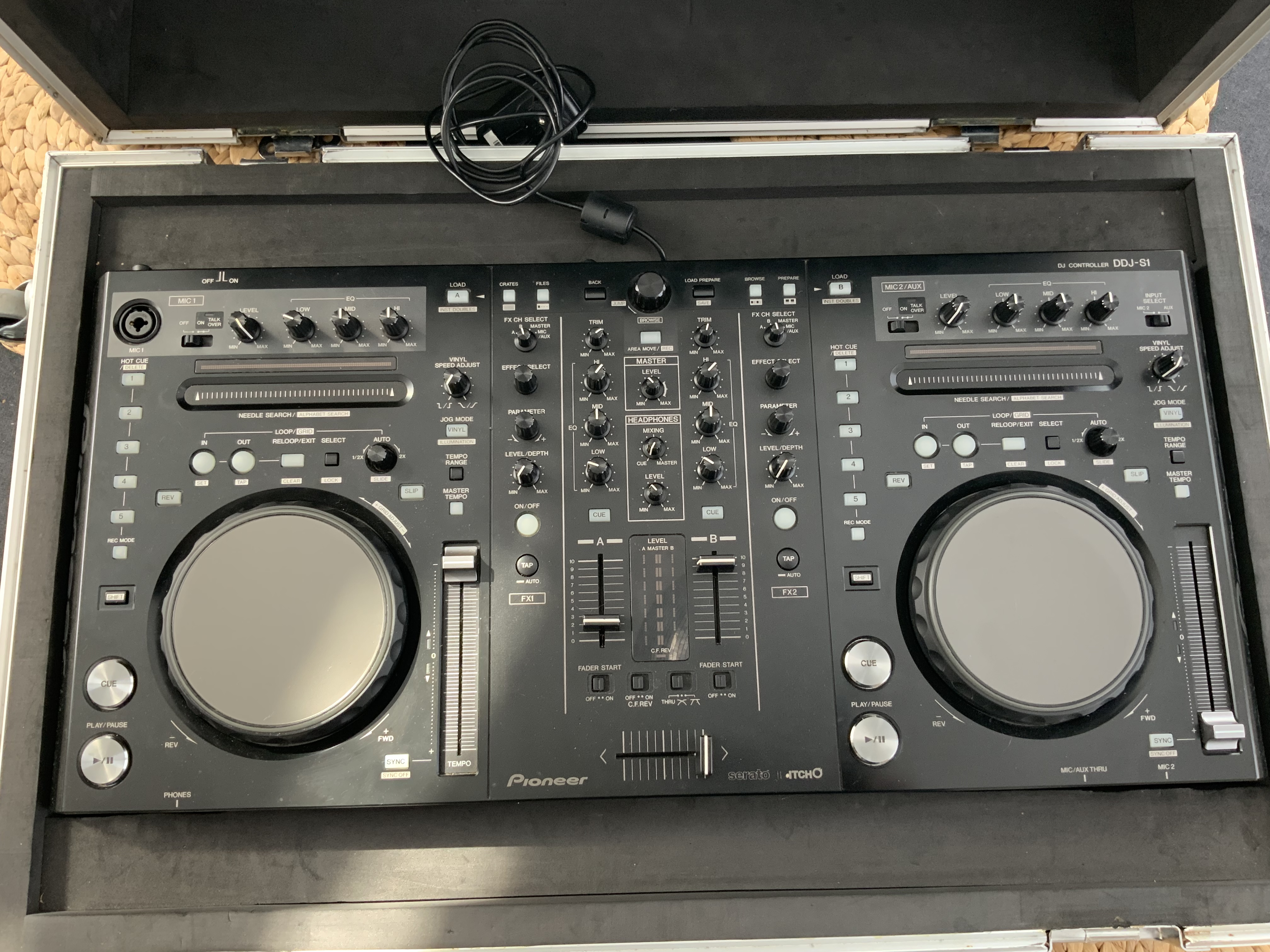 Pioneer パイオニア DDJ-T1 DJ機器 ターンテーブル ケース付属
