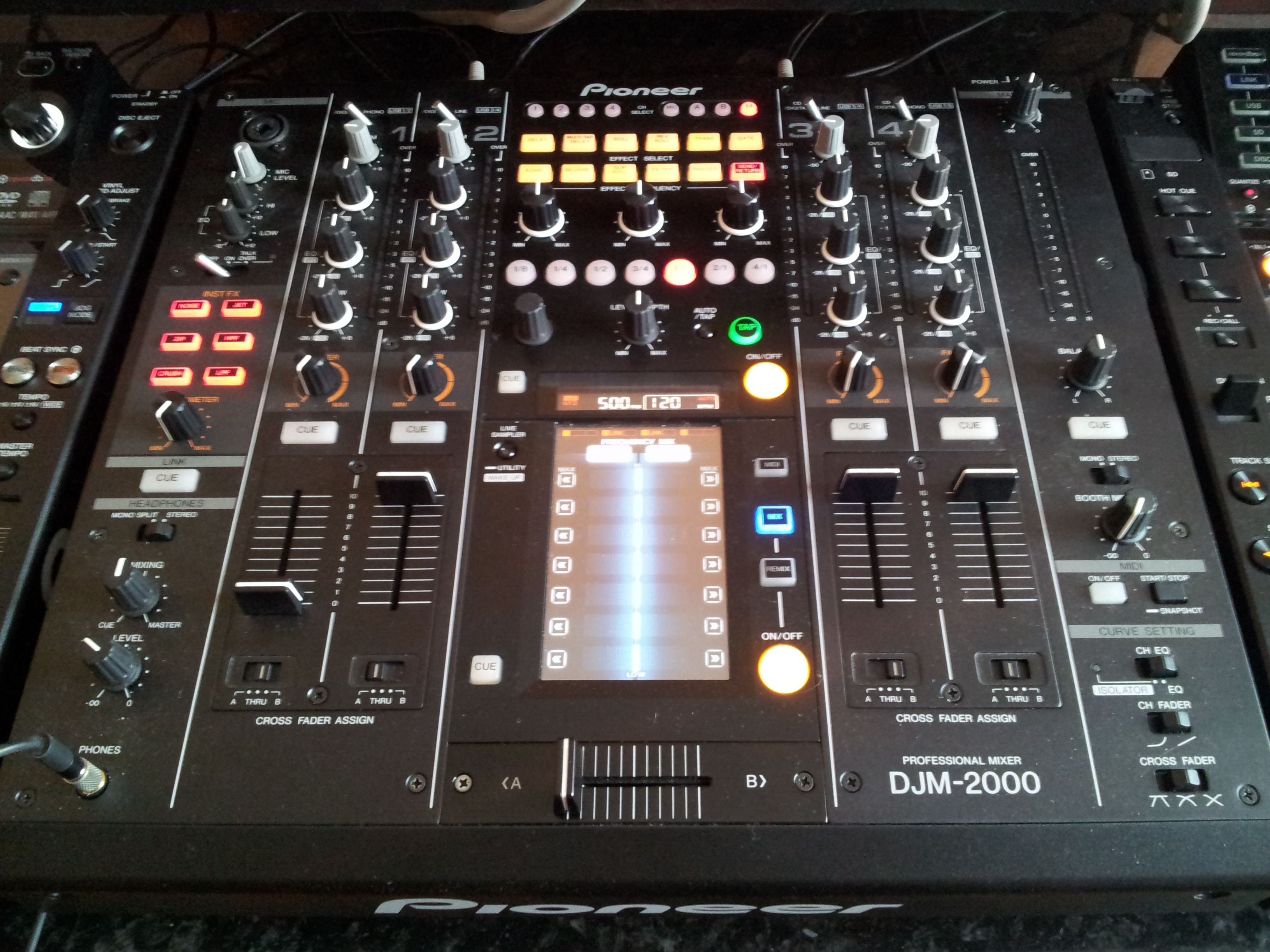 pioneer djm 2000 photo