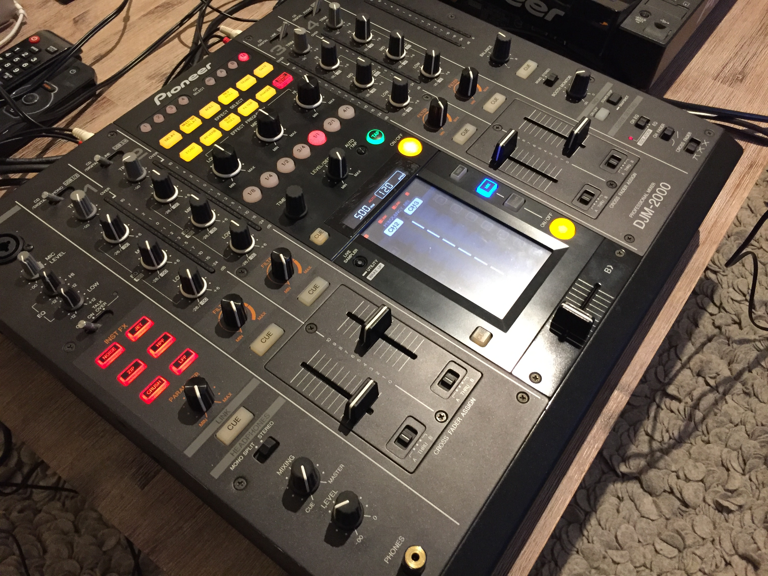 pioneer djm 2000 photo