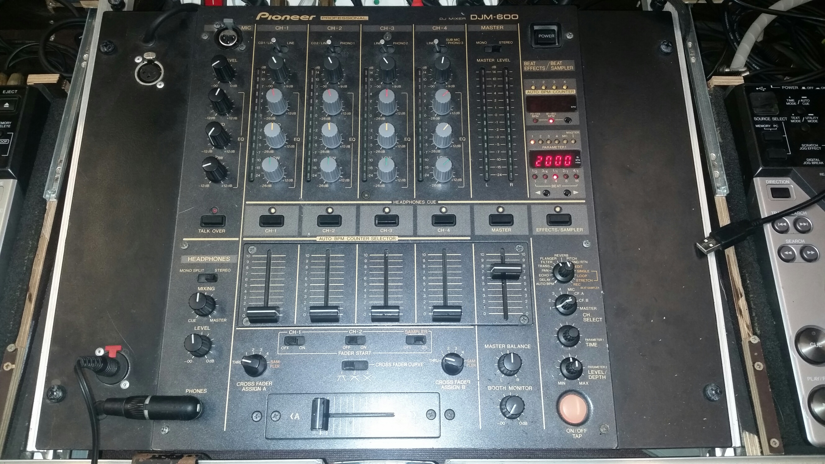 Photo Pioneer DJM-600 : Pioneer DJM-600 (82166) (#1066974) - Audiofanzine