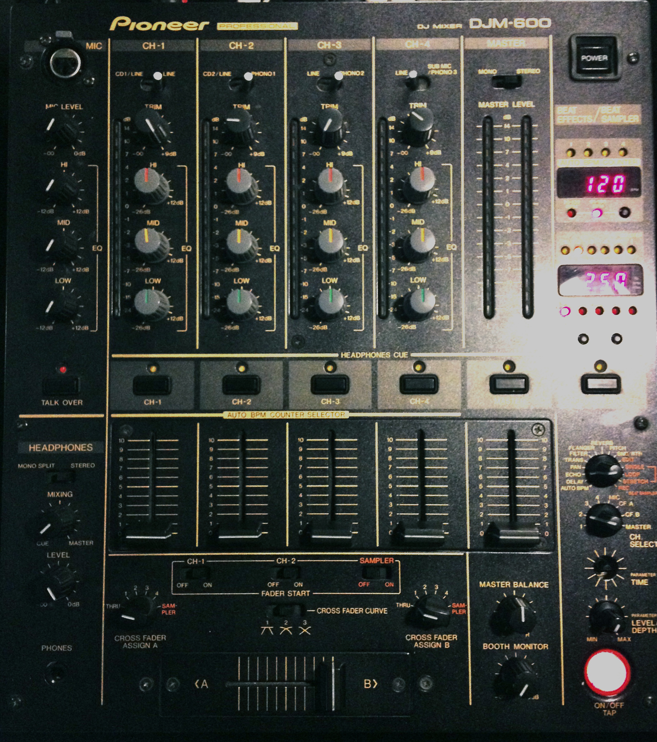 Pioneer DJM600 image (586692) Audiofanzine